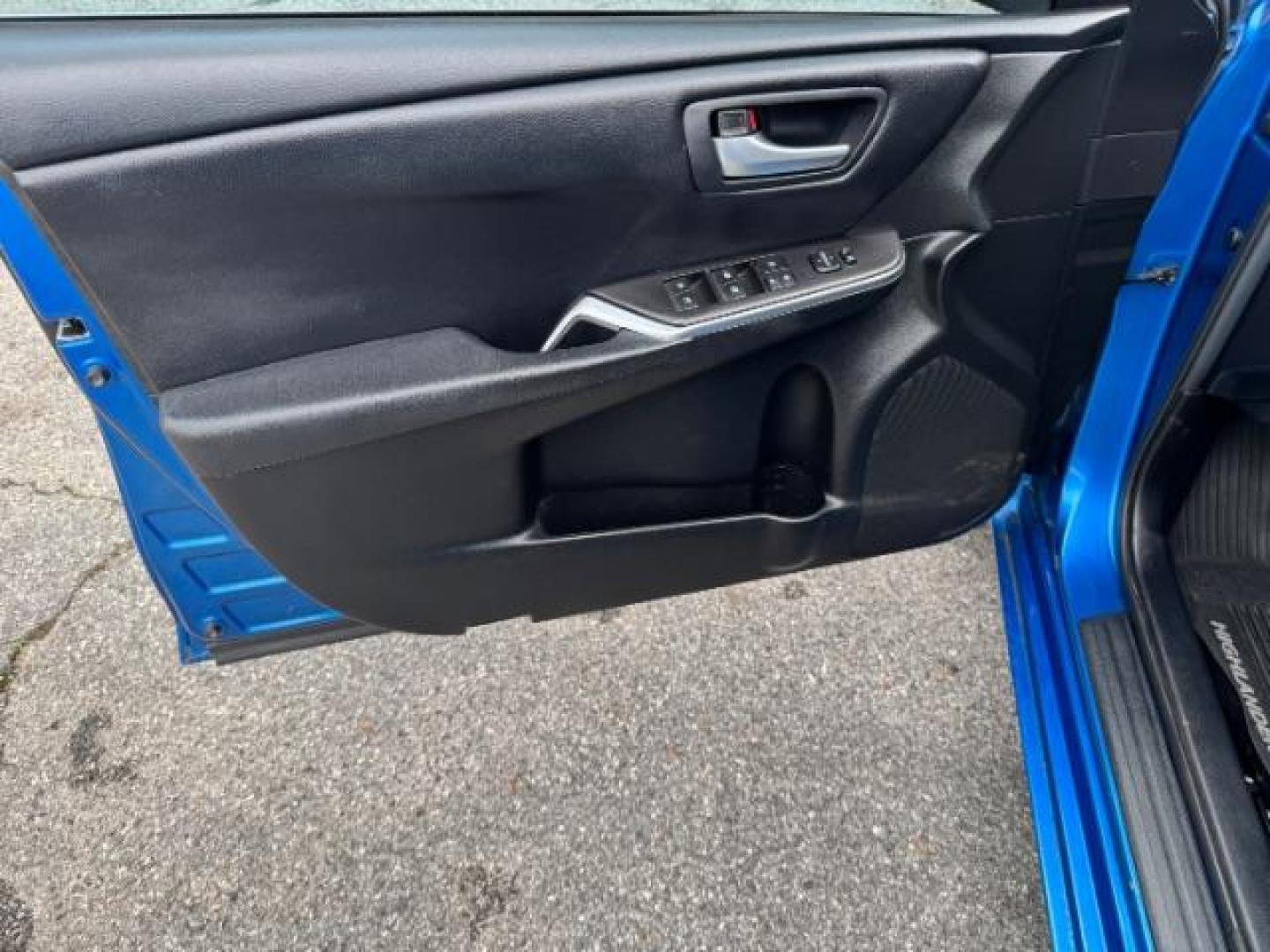 2017 Blue Toyota Camry SE (4T1BF1FKXHU) with an 2.5L I-4 DOHC engine, located at 1806 Veterans Memorial Hwy SW, Austell, GA, 30168, (770) 944-9558, 33.817959, -84.606987 - Photo#7