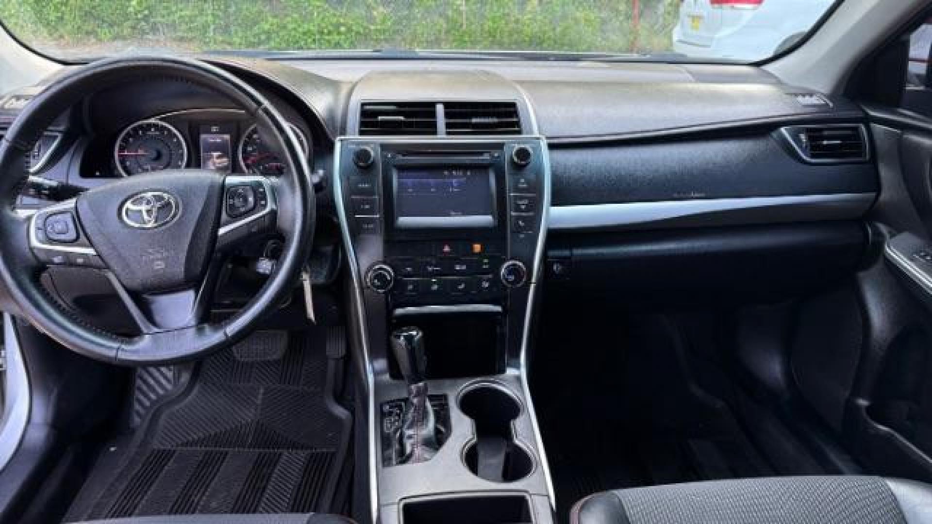 2017 Silver Toyota Camry SE (4T1BF1FK3HU) with an 2.5L I-4 DOHC engine, located at 1806 Veterans Memorial Hwy SW, Austell, GA, 30168, (770) 944-9558, 33.817959, -84.606987 - Photo#12