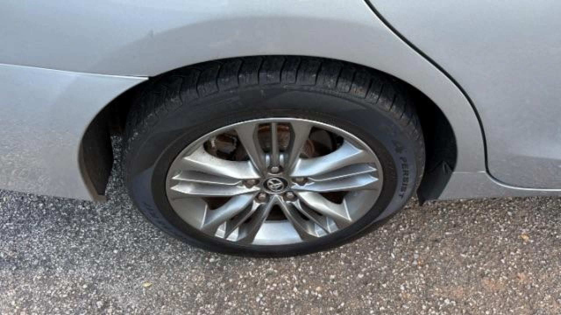 2017 Silver Toyota Camry SE (4T1BF1FK3HU) with an 2.5L I-4 DOHC engine, located at 1806 Veterans Memorial Hwy SW, Austell, GA, 30168, (770) 944-9558, 33.817959, -84.606987 - Photo#16