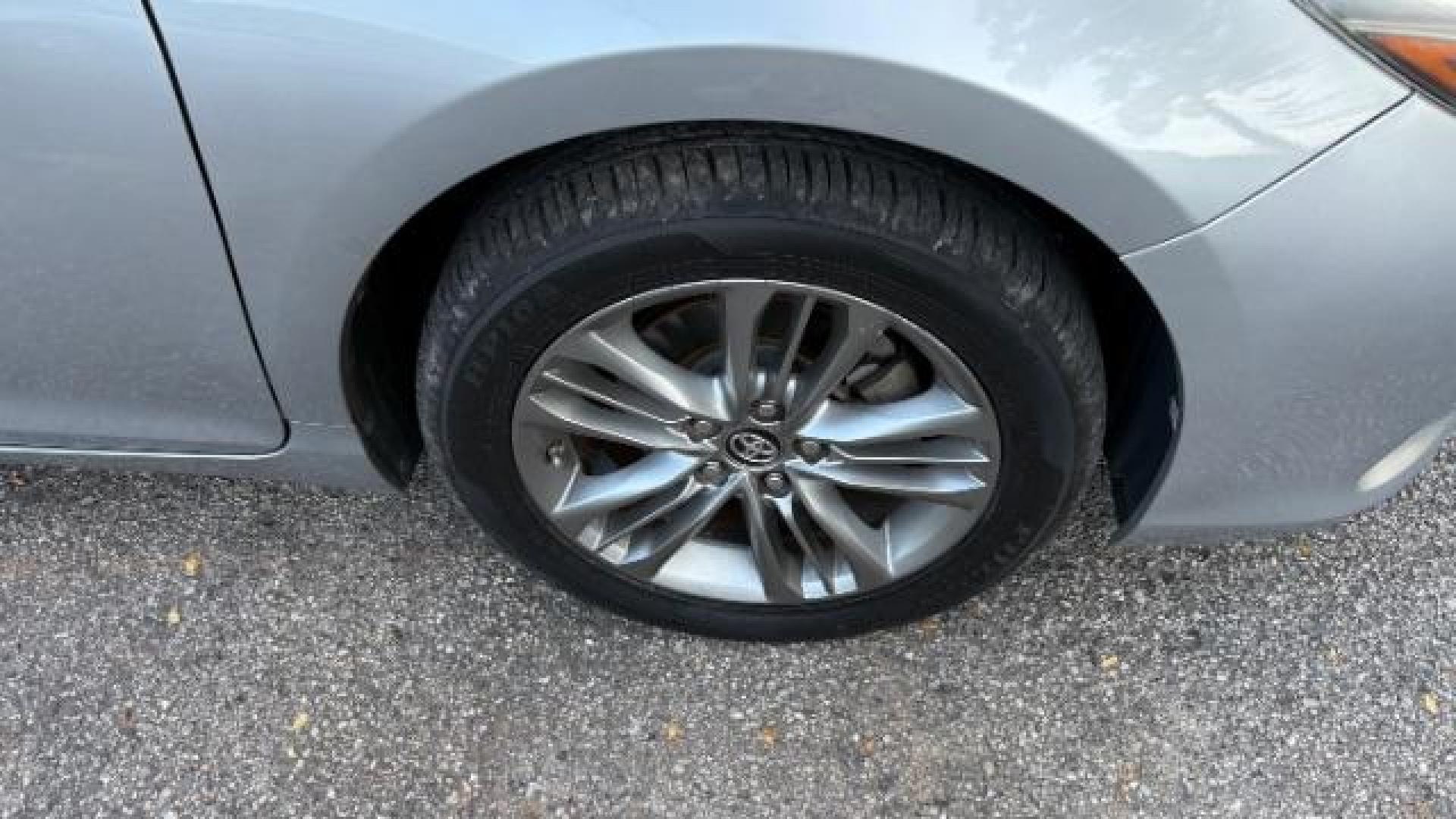 2017 Silver Toyota Camry SE (4T1BF1FK3HU) with an 2.5L I-4 DOHC engine, located at 1806 Veterans Memorial Hwy SW, Austell, GA, 30168, (770) 944-9558, 33.817959, -84.606987 - Photo#18
