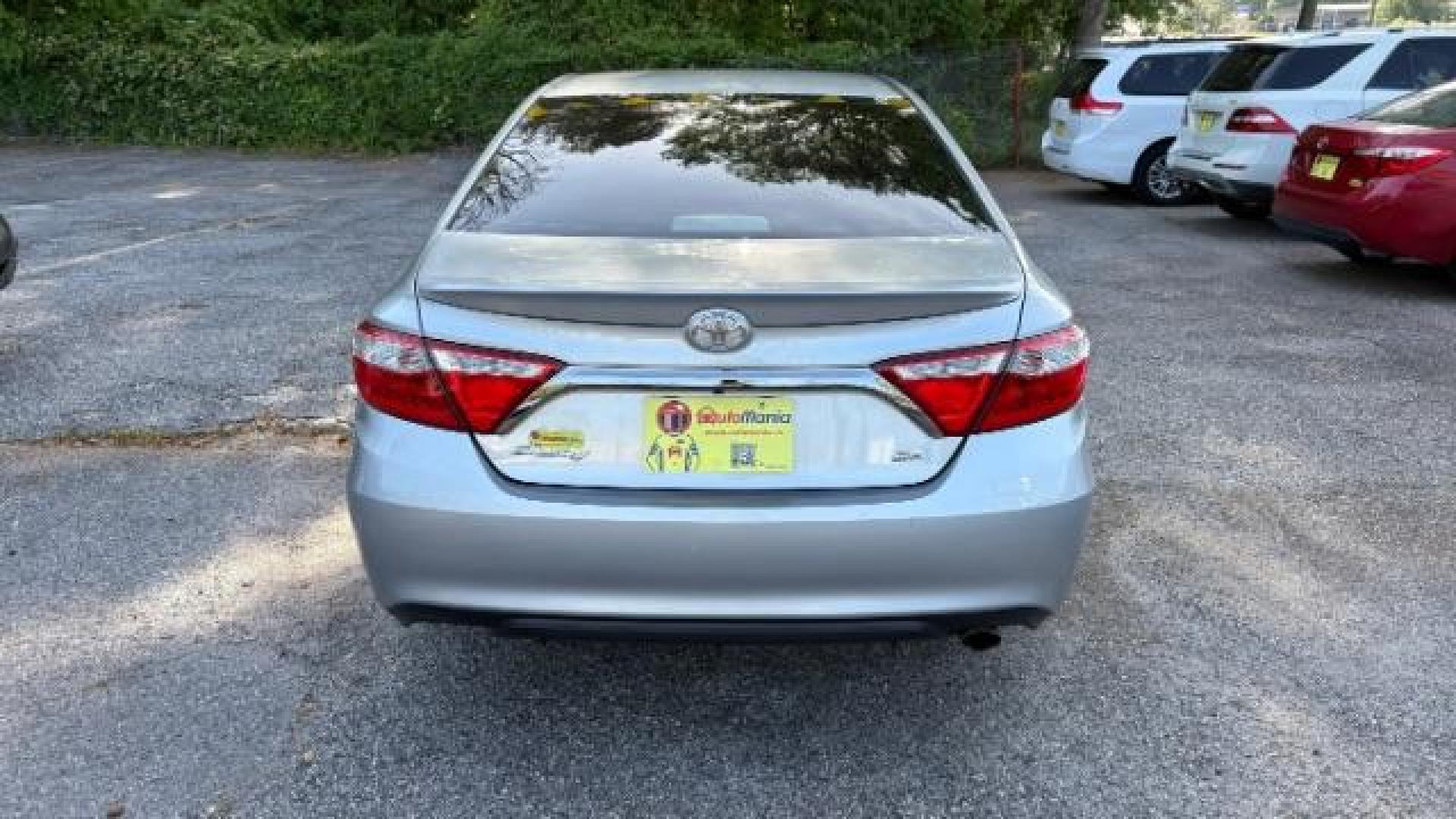 2017 Silver Toyota Camry SE (4T1BF1FK3HU) with an 2.5L I-4 DOHC engine, located at 1806 Veterans Memorial Hwy SW, Austell, GA, 30168, (770) 944-9558, 33.817959, -84.606987 - Photo#4