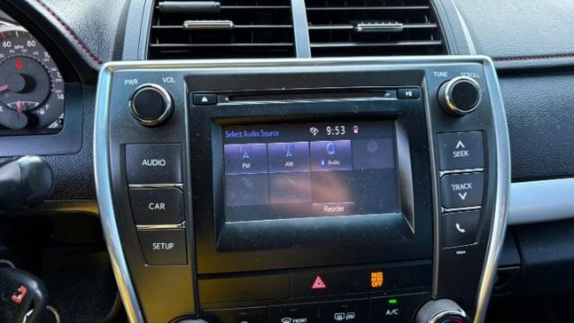 2017 Silver Toyota Camry SE (4T1BF1FK3HU) with an 2.5L I-4 DOHC engine, located at 1806 Veterans Memorial Hwy SW, Austell, GA, 30168, (770) 944-9558, 33.817959, -84.606987 - Photo#7