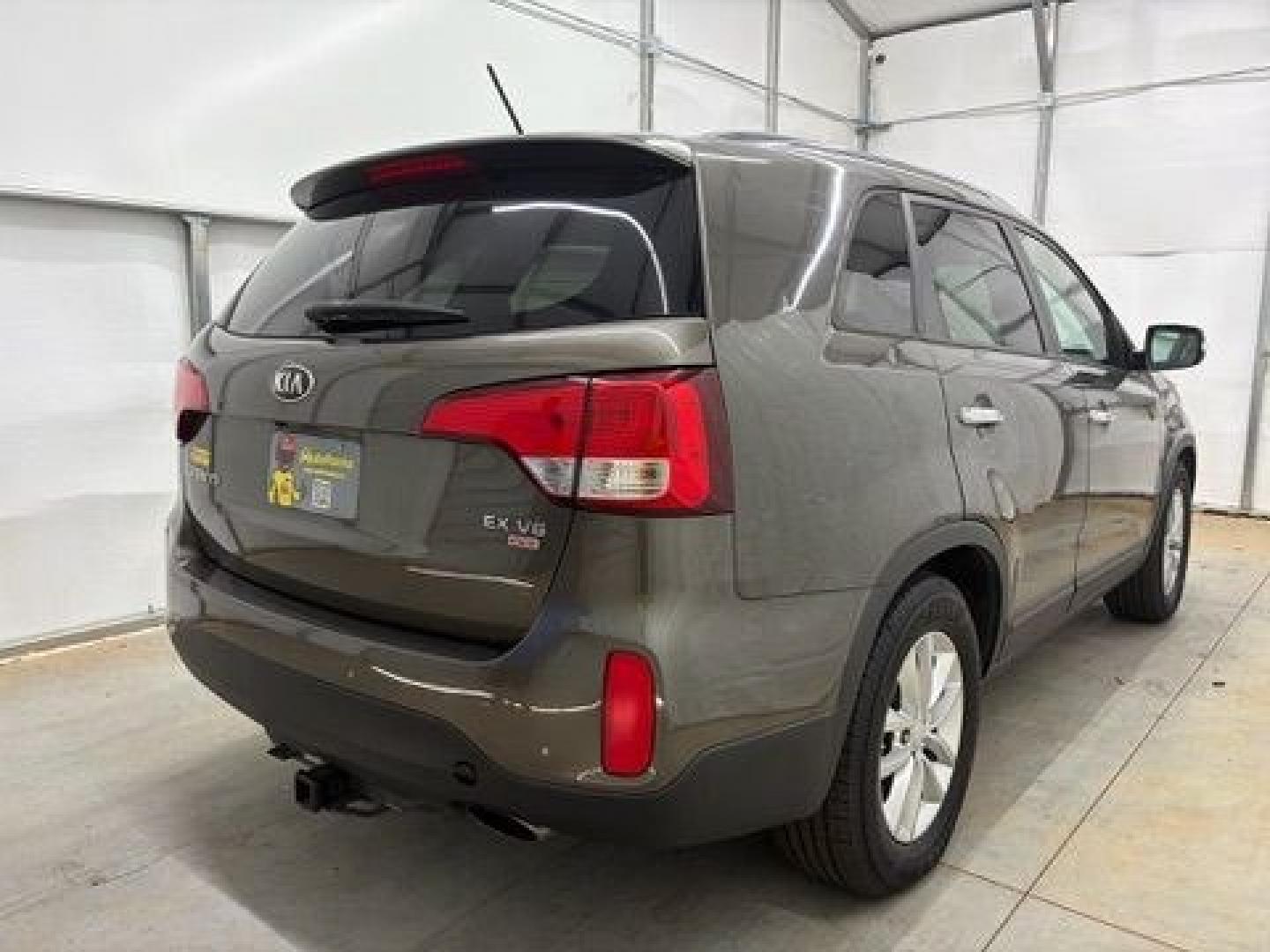 2014 Gray Kia Sorento EX V6 (5XYKU4A75EG) with an Lambda II 3.3L V-6 g engine, located at 1806 Veterans Memorial Hwy SW, Austell, GA, 30168, (770) 944-9558, 33.817959, -84.606987- Photo#4