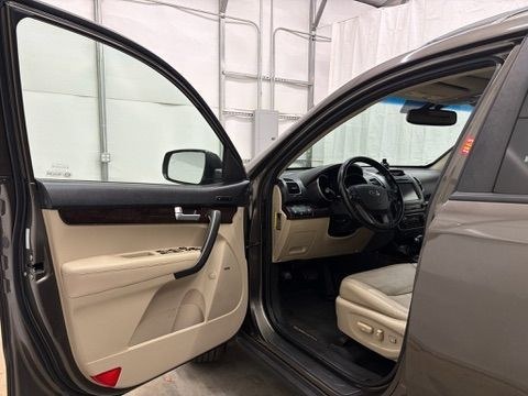 2014 Gray Kia Sorento EX V6 (5XYKU4A75EG) with an Lambda II 3.3L V-6 g engine, located at 1806 Veterans Memorial Hwy SW, Austell, GA, 30168, (770) 944-9558, 33.817959, -84.606987- Photo#9