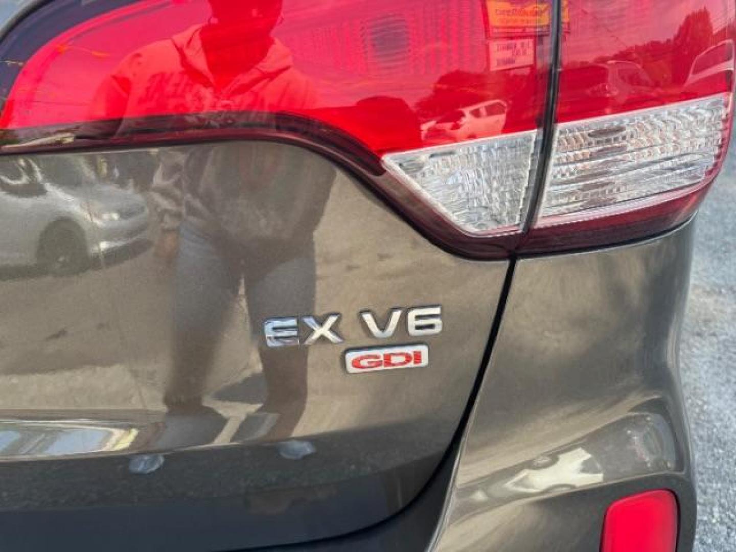 2014 Gray Kia Sorento EX V6 (5XYKU4A75EG) with an Lambda II 3.3L V-6 gasoline direct injection engine, located at 1806 Veterans Memorial Hwy SW, Austell, GA, 30168, (770) 944-9558, 33.817959, -84.606987 - Photo#18