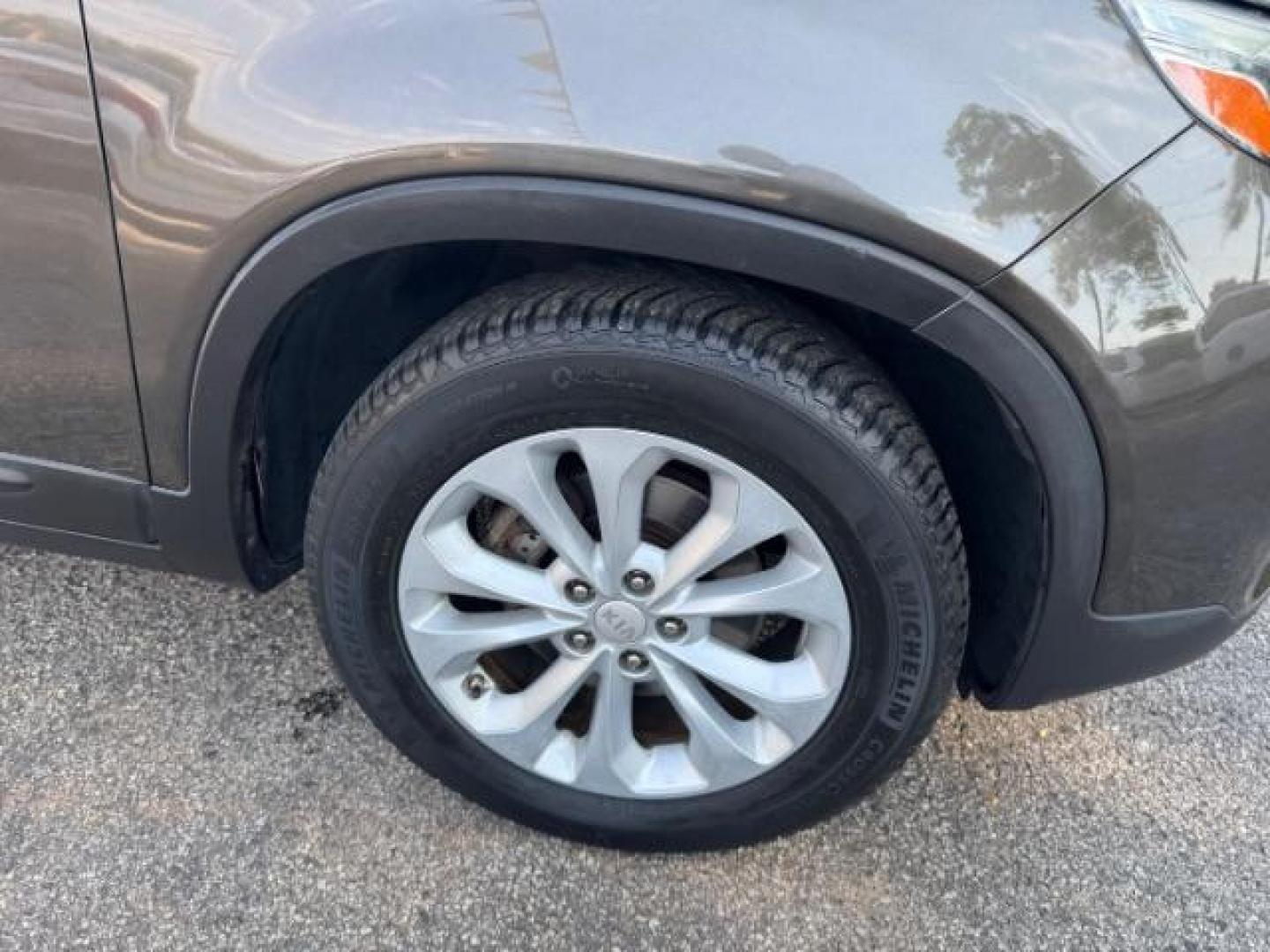 2014 Gray Kia Sorento EX V6 (5XYKU4A75EG) with an Lambda II 3.3L V-6 gasoline direct injection engine, located at 1806 Veterans Memorial Hwy SW, Austell, GA, 30168, (770) 944-9558, 33.817959, -84.606987 - Photo#22