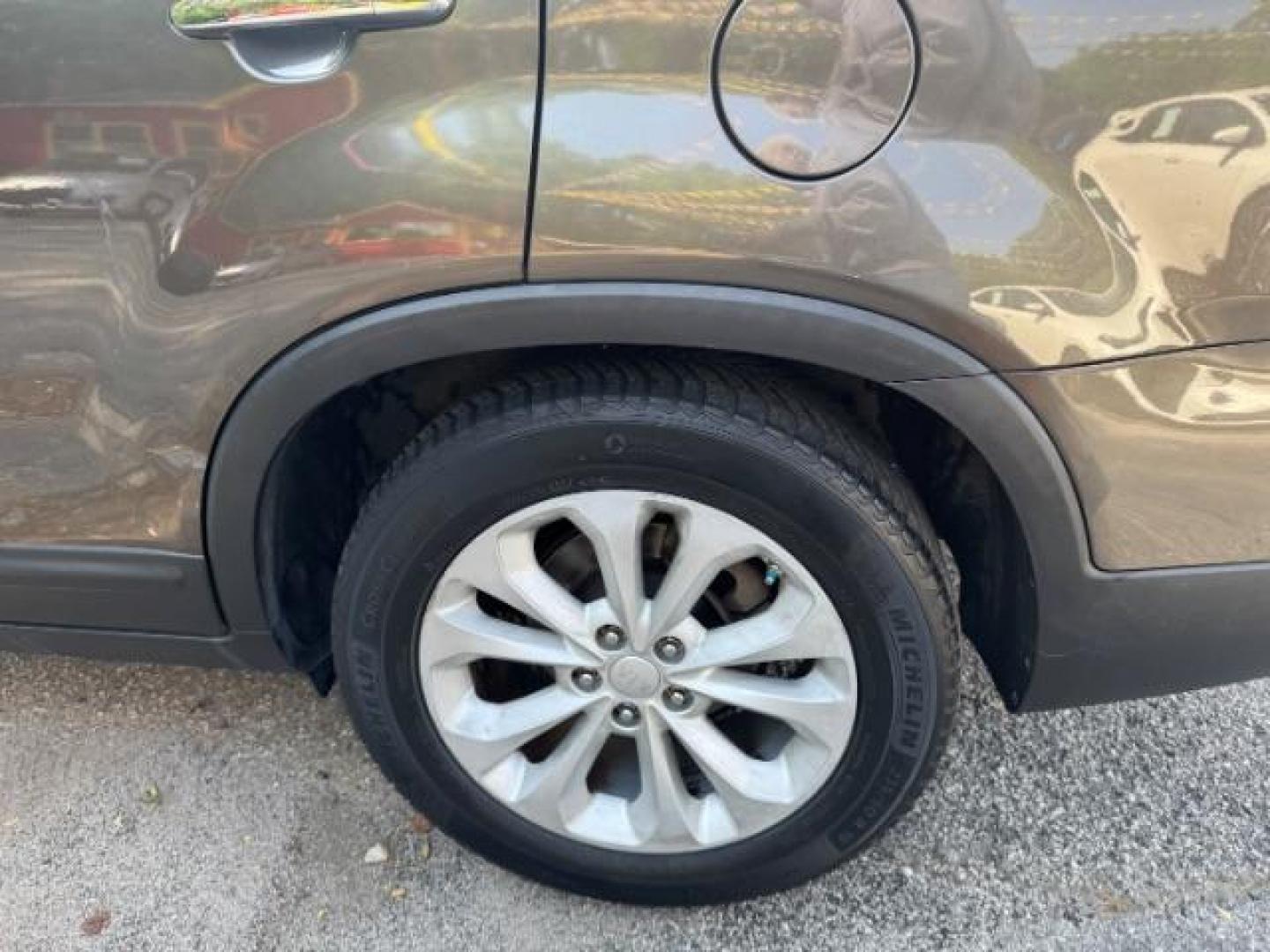 2014 Gray Kia Sorento EX V6 (5XYKU4A75EG) with an Lambda II 3.3L V-6 gasoline direct injection engine, located at 1806 Veterans Memorial Hwy SW, Austell, GA, 30168, (770) 944-9558, 33.817959, -84.606987 - Photo#24