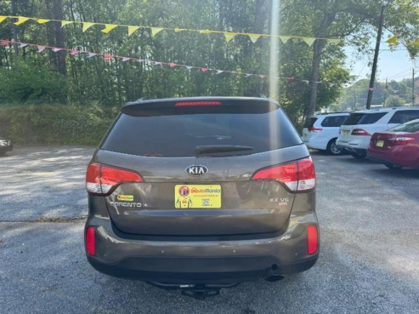 2014 Gray Kia Sorento EX V6 (5XYKU4A75EG) with an Lambda II 3.3L V-6 gasoline direct injection engine, located at 1806 Veterans Memorial Hwy SW, Austell, GA, 30168, (770) 944-9558, 33.817959, -84.606987 - Photo#4