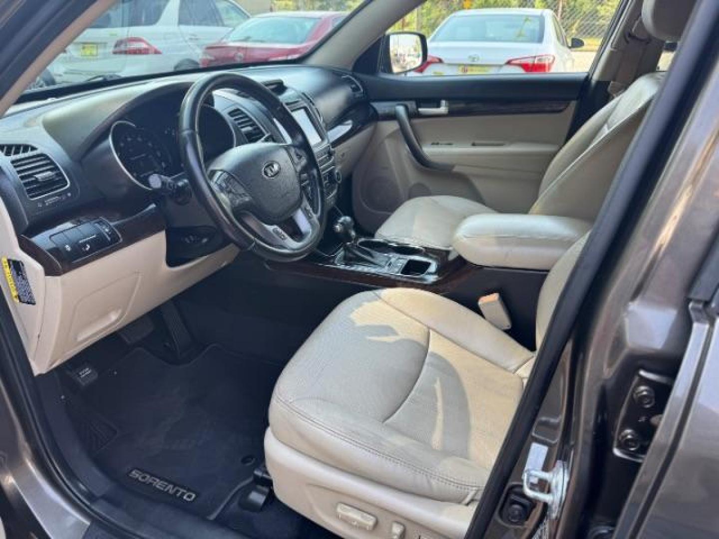 2014 Gray Kia Sorento EX V6 (5XYKU4A75EG) with an Lambda II 3.3L V-6 gasoline direct injection engine, located at 1806 Veterans Memorial Hwy SW, Austell, GA, 30168, (770) 944-9558, 33.817959, -84.606987 - Photo#6