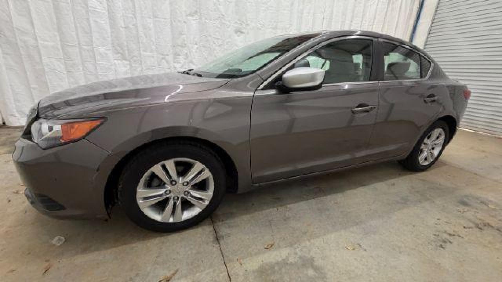2013 Gray Acura ILX Hybrid 1.5L (19VDE3F7XDE) with an 1.5L I-4 i-VTEC variable valve control engine, located at 1806 Veterans Memorial Hwy SW, Austell, GA, 30168, (770) 944-9558, 33.817959, -84.606987 - Photo#1