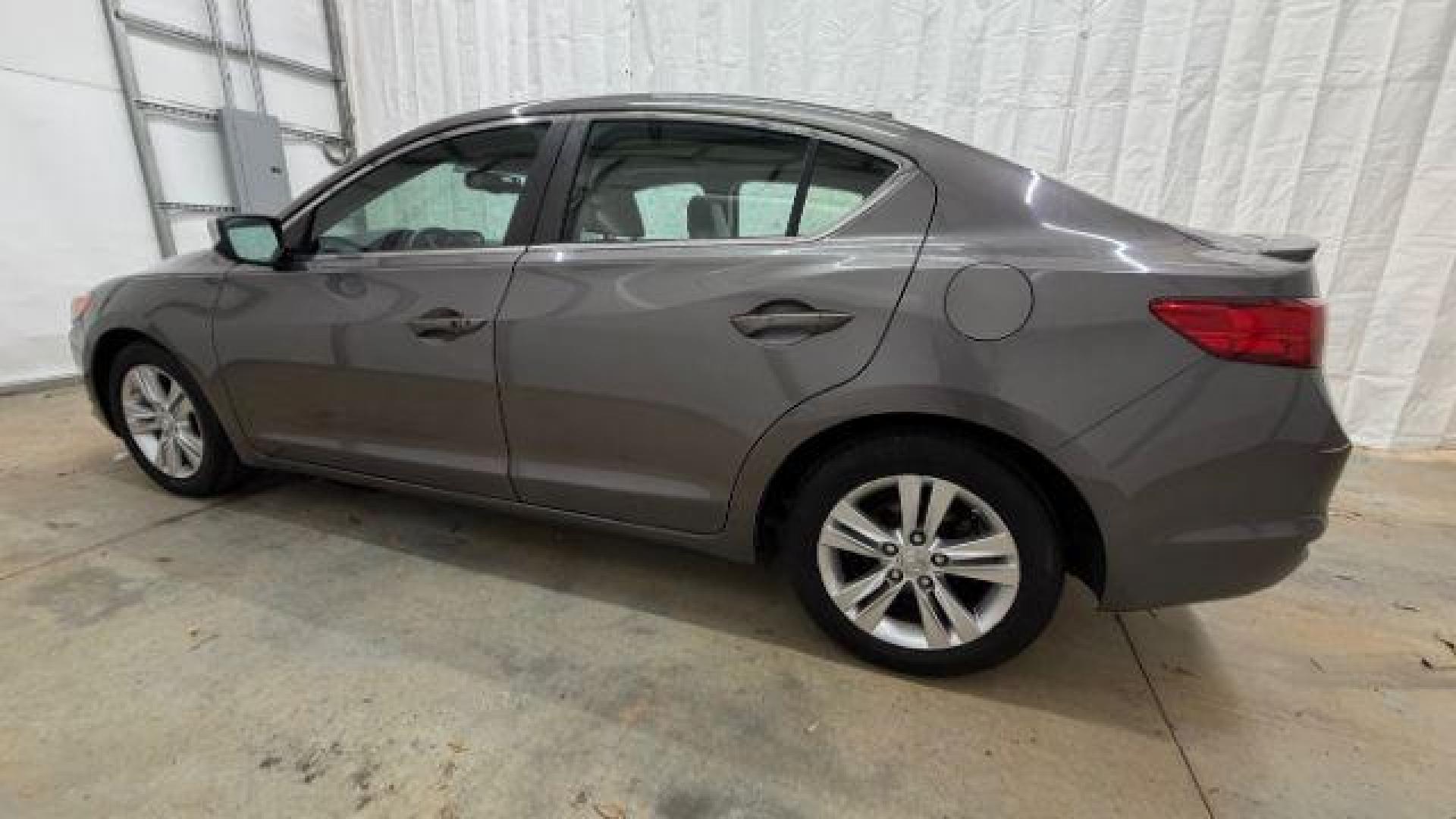 2013 Gray Acura ILX Hybrid 1.5L (19VDE3F7XDE) with an 1.5L I-4 i-VTEC variable valve control engine, located at 1806 Veterans Memorial Hwy SW, Austell, GA, 30168, (770) 944-9558, 33.817959, -84.606987 - Photo#2