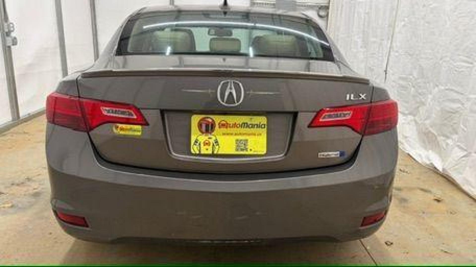 2013 Gray Acura ILX Hybrid 1.5L (19VDE3F7XDE) with an 1.5L I-4 i-VTEC variable valve control engine, located at 1806 Veterans Memorial Hwy SW, Austell, GA, 30168, (770) 944-9558, 33.817959, -84.606987 - Photo#4