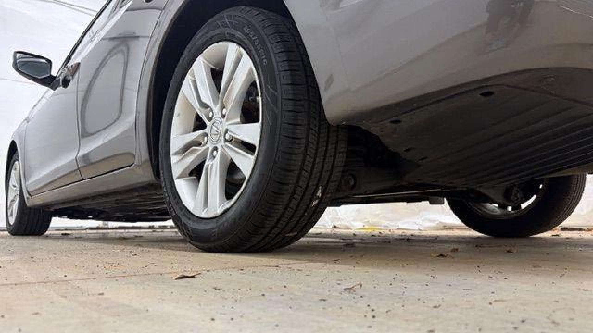 2013 Gray Acura ILX Hybrid 1.5L (19VDE3F7XDE) with an 1.5L I-4 i-VTEC variable valve control engine, located at 1806 Veterans Memorial Hwy SW, Austell, GA, 30168, (770) 944-9558, 33.817959, -84.606987 - Photo#20