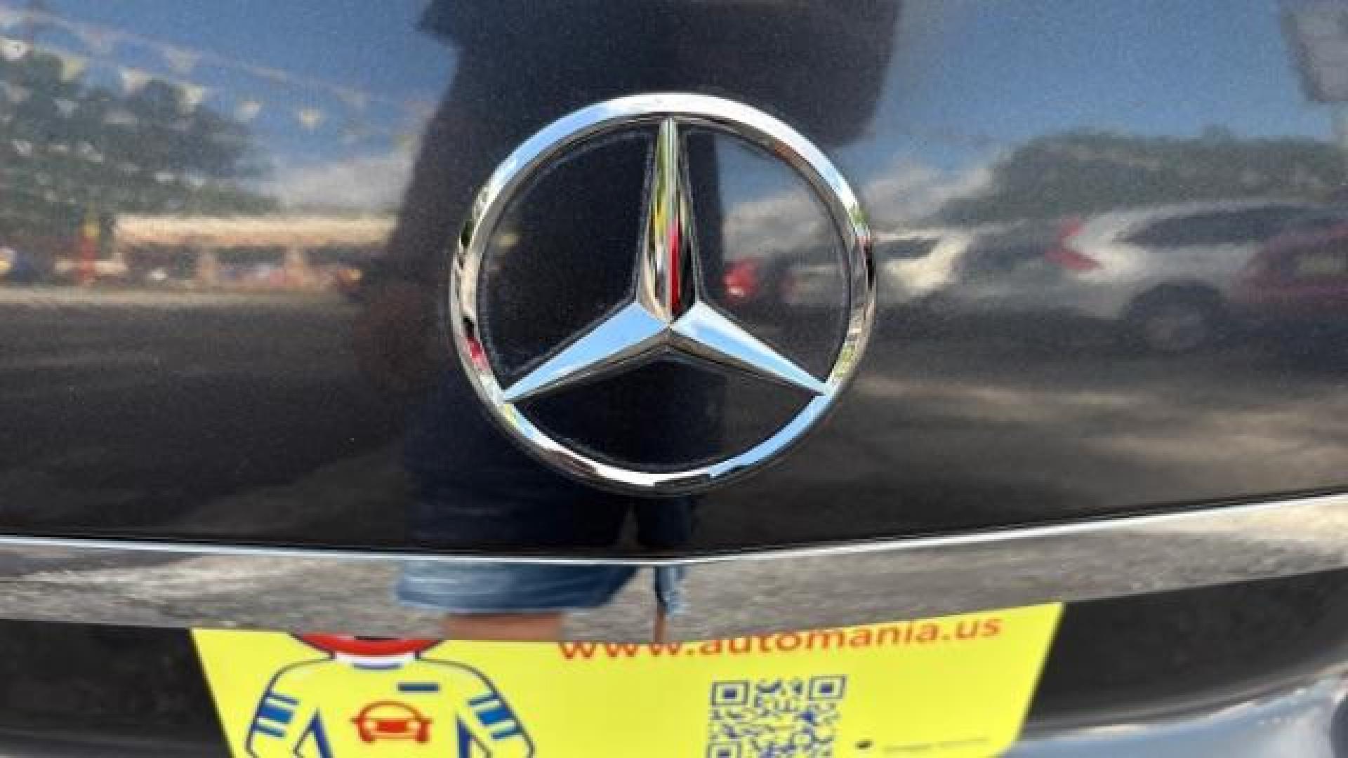 2014 Gray Mercedes-Benz E 350 4MATIC (WDDHF8JB0EA) with an 3.5L V-6 gasoline direct injection engine, located at 1806 Veterans Memorial Hwy SW, Austell, GA, 30168, (770) 944-9558, 33.817959, -84.606987 - Photo#6