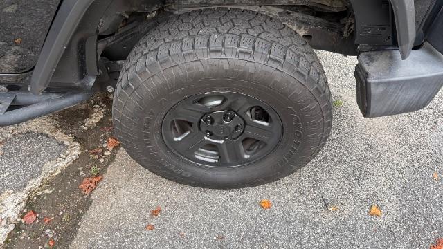 2017 Black Jeep Wrangler Unlimited Sport 4x4 (1C4BJWDG1HL) with an Pentastar 3.6L V-6 DOHC engine, located at 1806 Veterans Memorial Hwy SW, Austell, GA, 30168, (770) 944-9558, 33.817959, -84.606987 - Photo#16