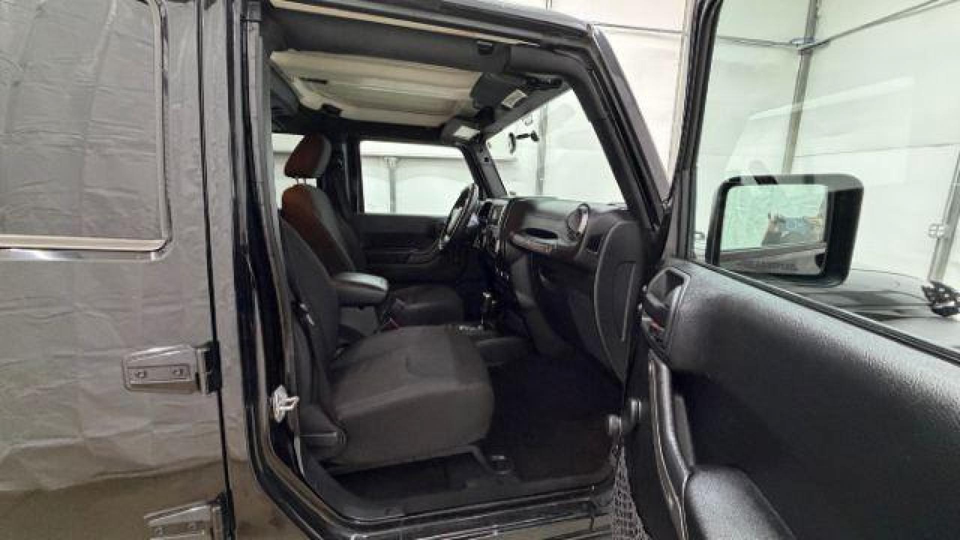 2017 Black Jeep Wrangler Unlimited Sport 4x4 (1C4BJWDG1HL) with an Pentastar 3.6L V-6 DOHC engine, located at 1806 Veterans Memorial Hwy SW, Austell, GA, 30168, (770) 944-9558, 33.817959, -84.606987 - Photo#18