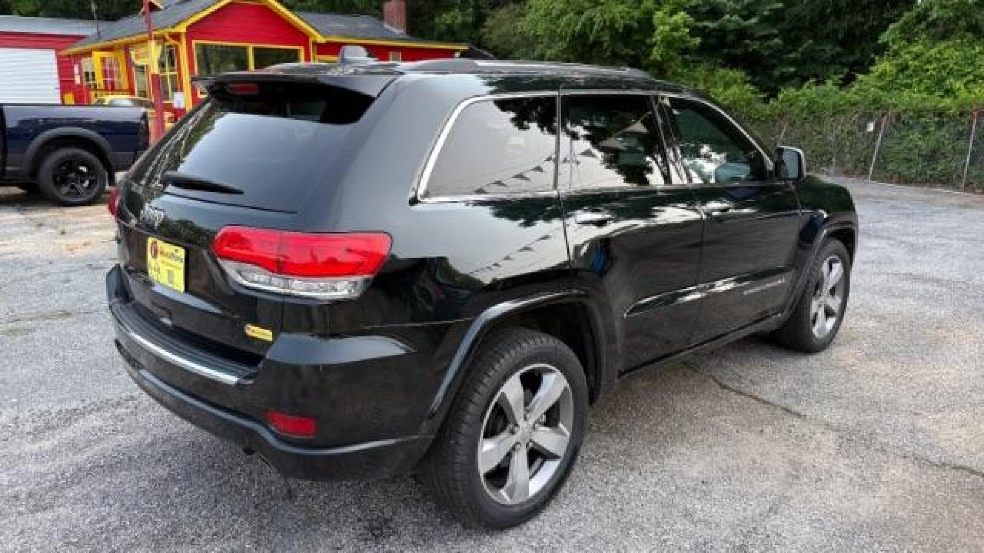 2014 Green Jeep Grand Cherokee Overland (1C4RJECG5EC) with an 3.6L V-6 DOHC engine, located at 1806 Veterans Memorial Hwy SW, Austell, GA, 30168, (770) 944-9558, 33.817959, -84.606987 - Photo#3