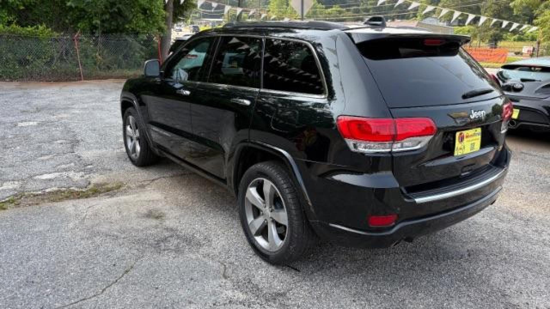 2014 Green Jeep Grand Cherokee Overland (1C4RJECG5EC) with an 3.6L V-6 DOHC engine, located at 1806 Veterans Memorial Hwy SW, Austell, GA, 30168, (770) 944-9558, 33.817959, -84.606987 - Photo#5