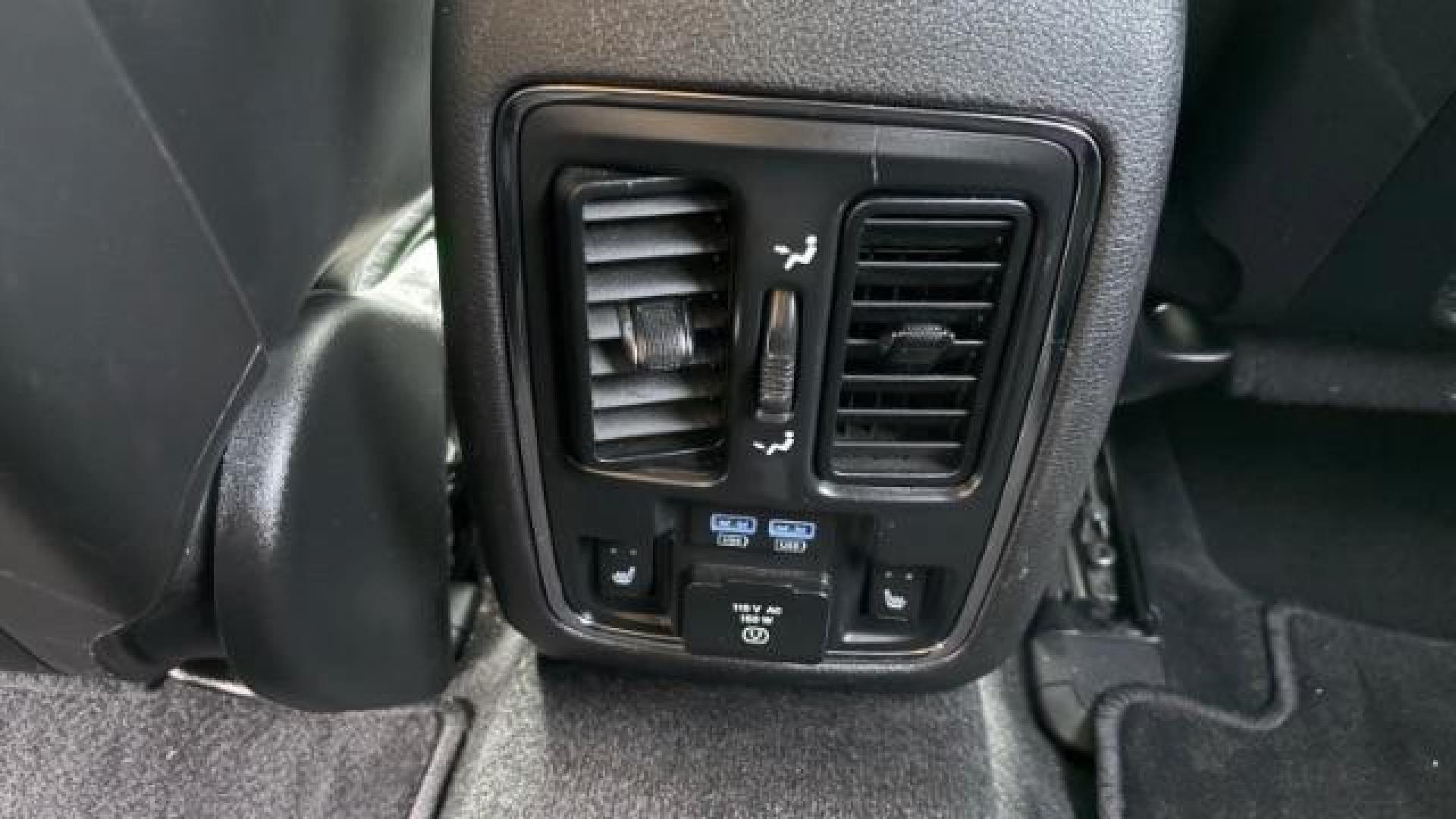 2014 Green Jeep Grand Cherokee Overland (1C4RJECG5EC) with an 3.6L V-6 DOHC engine, located at 1806 Veterans Memorial Hwy SW, Austell, GA, 30168, (770) 944-9558, 33.817959, -84.606987 - Photo#8