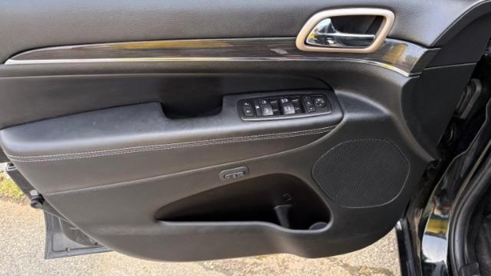 2014 Green Jeep Grand Cherokee Overland (1C4RJECG5EC) with an 3.6L V-6 DOHC engine, located at 1806 Veterans Memorial Hwy SW, Austell, GA, 30168, (770) 944-9558, 33.817959, -84.606987 - Photo#10