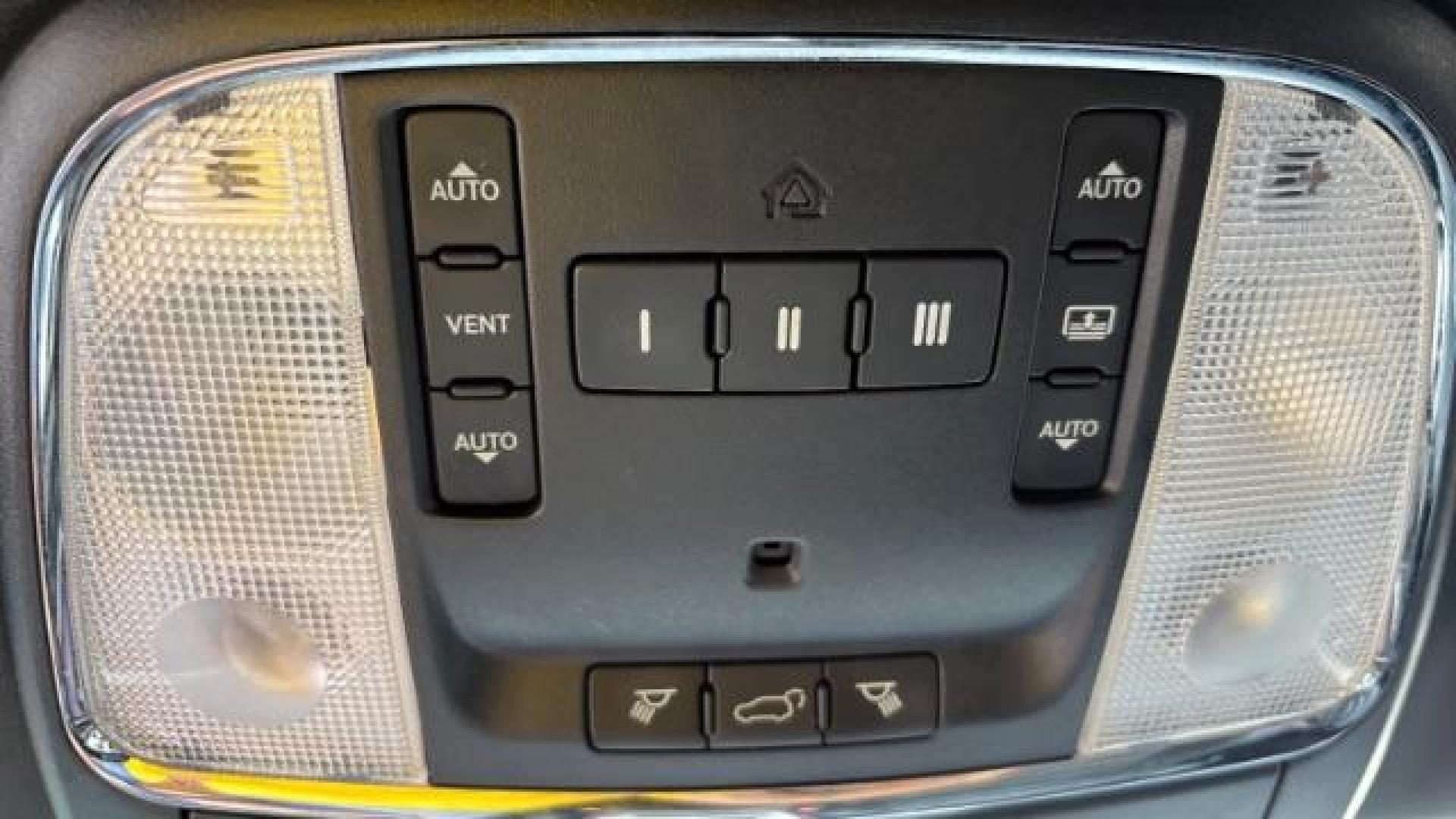 2014 Green Jeep Grand Cherokee Overland (1C4RJECG5EC) with an 3.6L V-6 DOHC engine, located at 1806 Veterans Memorial Hwy SW, Austell, GA, 30168, (770) 944-9558, 33.817959, -84.606987 - Photo#16