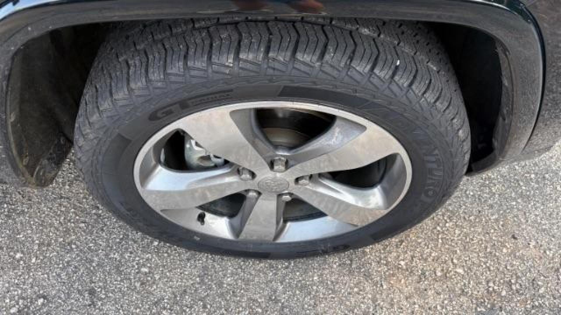 2014 Green Jeep Grand Cherokee Overland (1C4RJECG5EC) with an 3.6L V-6 DOHC engine, located at 1806 Veterans Memorial Hwy SW, Austell, GA, 30168, (770) 944-9558, 33.817959, -84.606987 - Photo#18