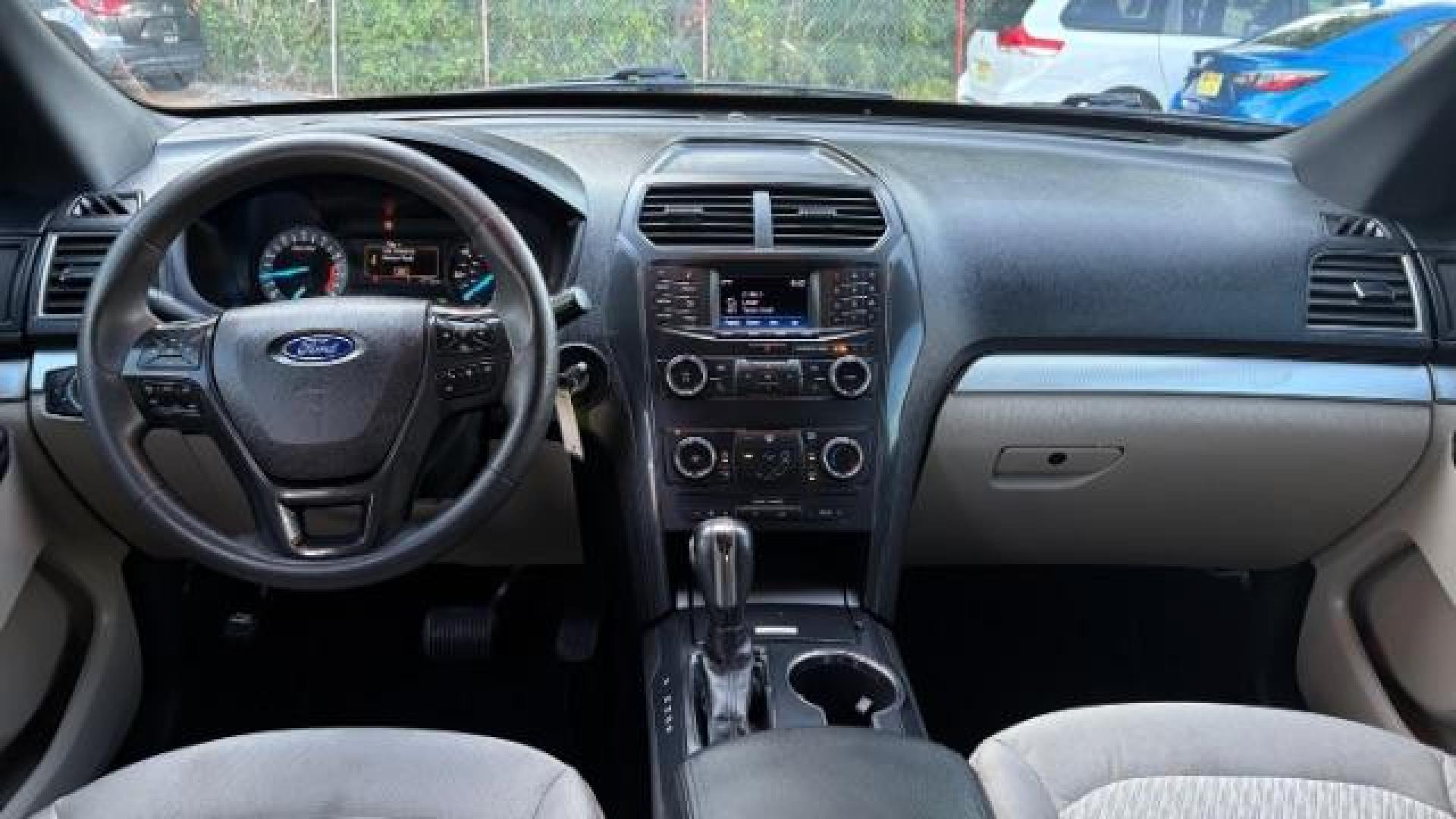 2018 White Ford Explorer Base (1FM5K8B82JG) , located at 1806 Veterans Memorial Hwy SW, Austell, GA, 30168, (770) 944-9558, 33.817959, -84.606987 - Photo#9