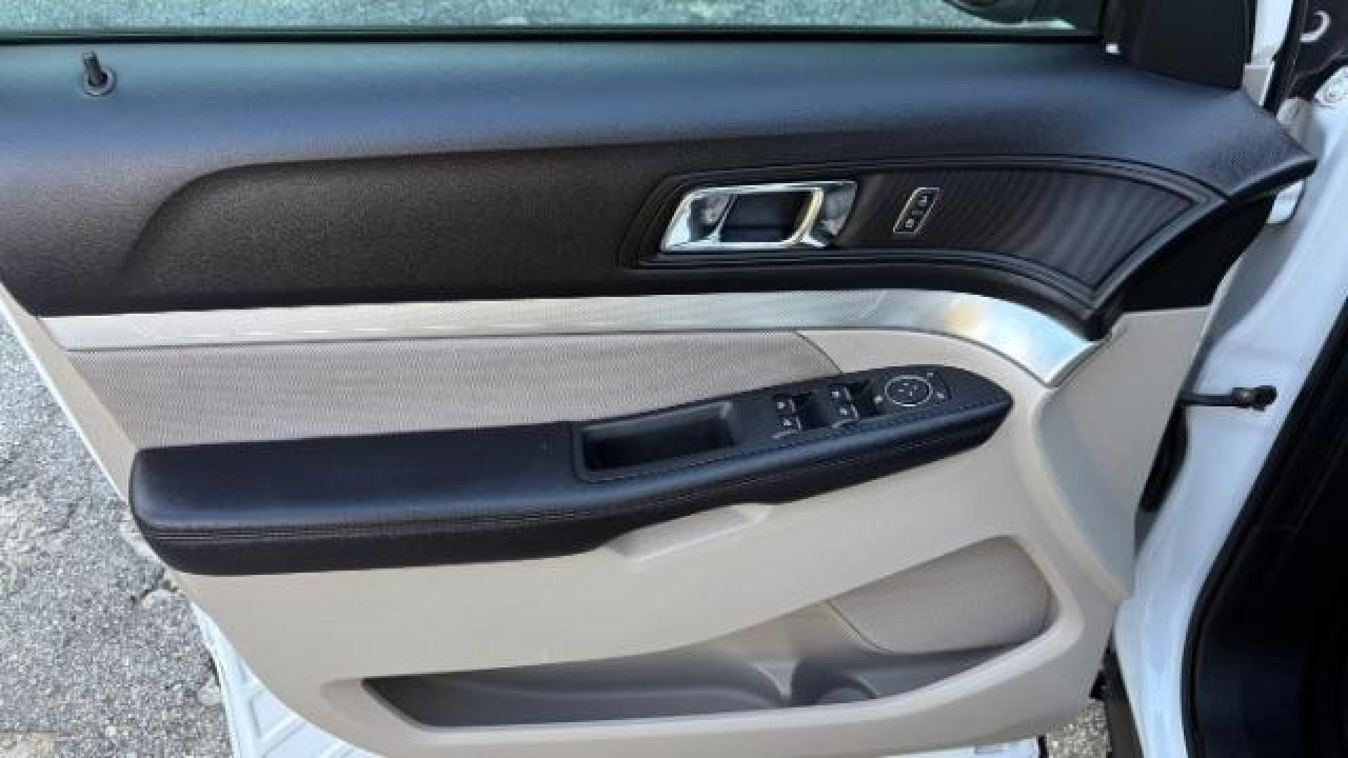 2018 White Ford Explorer Base (1FM5K8B82JG) , located at 1806 Veterans Memorial Hwy SW, Austell, GA, 30168, (770) 944-9558, 33.817959, -84.606987 - Photo#10