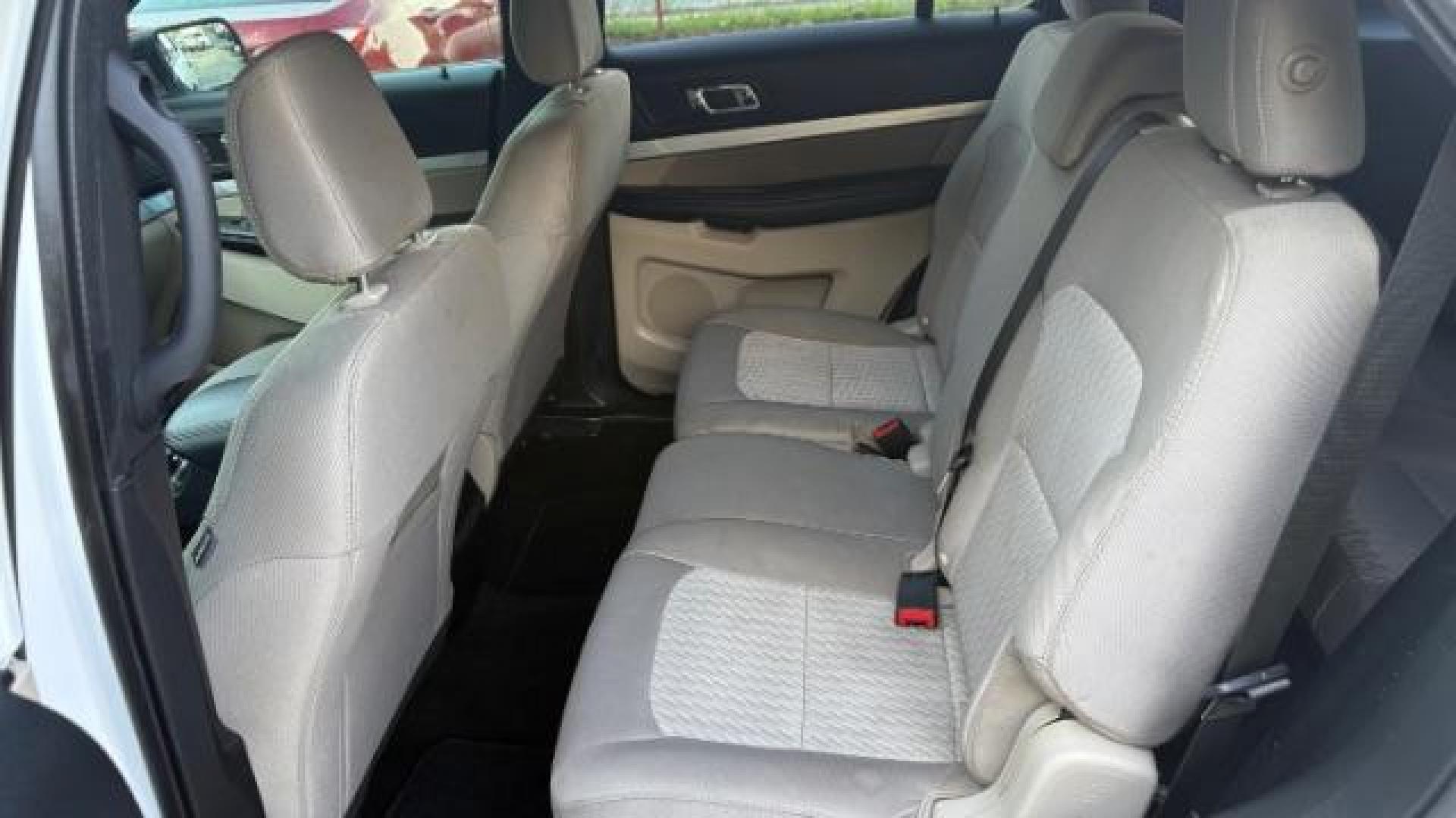2018 White Ford Explorer Base (1FM5K8B82JG) , located at 1806 Veterans Memorial Hwy SW, Austell, GA, 30168, (770) 944-9558, 33.817959, -84.606987 - Photo#11