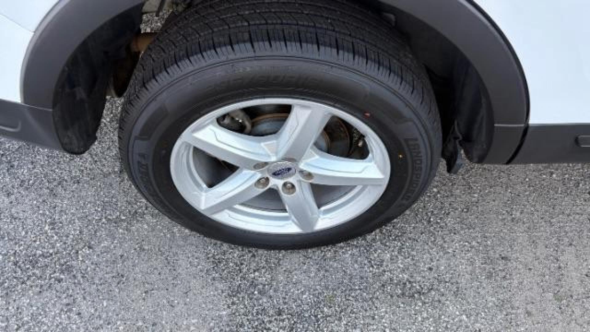 2018 White Ford Explorer Base (1FM5K8B82JG) , located at 1806 Veterans Memorial Hwy SW, Austell, GA, 30168, (770) 944-9558, 33.817959, -84.606987 - Photo#13