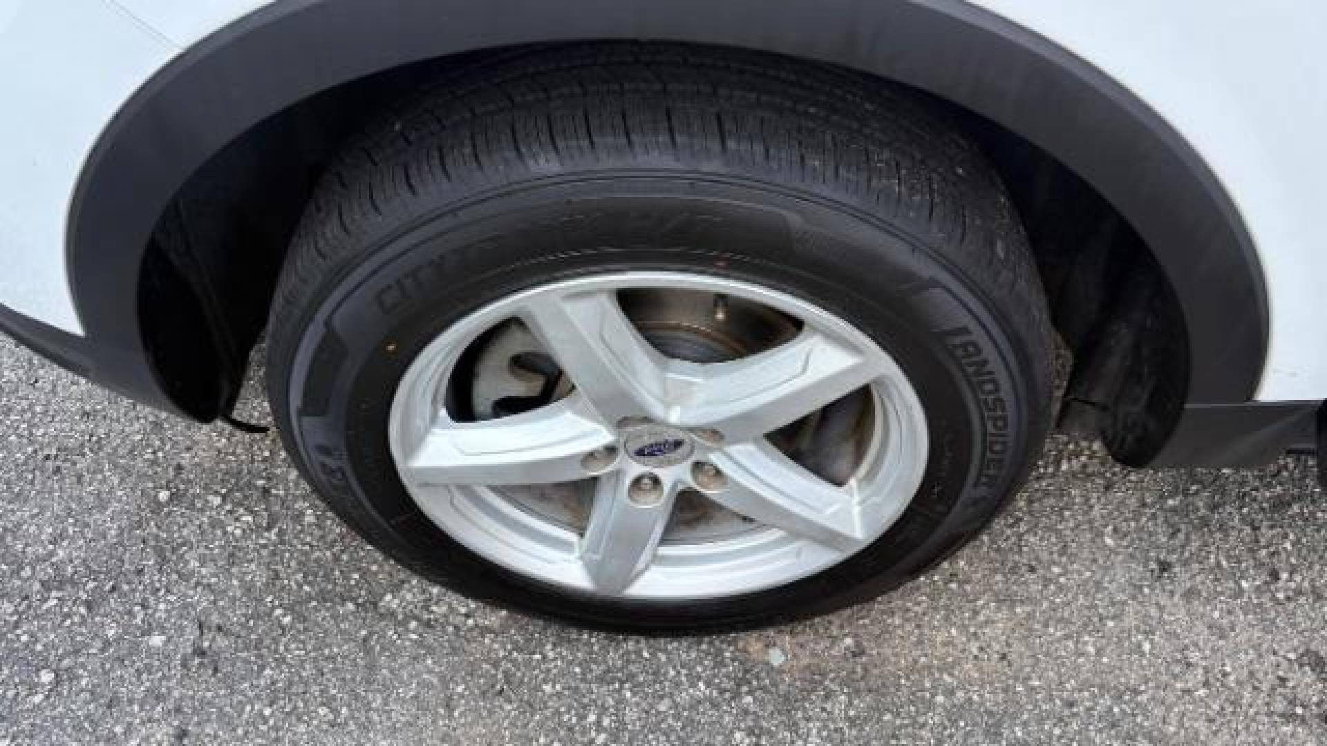 2018 White Ford Explorer Base (1FM5K8B82JG) , located at 1806 Veterans Memorial Hwy SW, Austell, GA, 30168, (770) 944-9558, 33.817959, -84.606987 - Photo#14