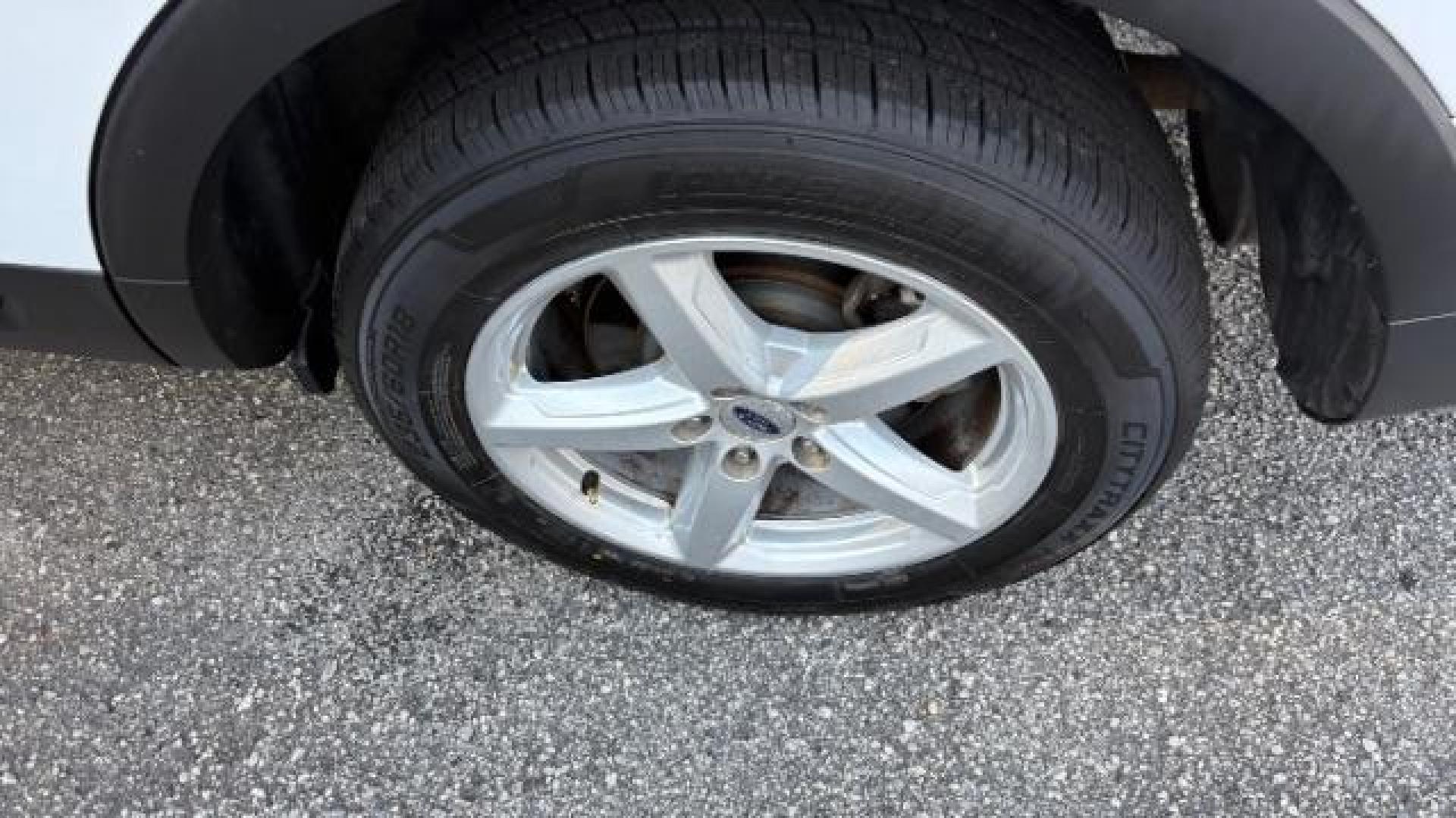 2018 White Ford Explorer Base (1FM5K8B82JG) , located at 1806 Veterans Memorial Hwy SW, Austell, GA, 30168, (770) 944-9558, 33.817959, -84.606987 - Photo#15