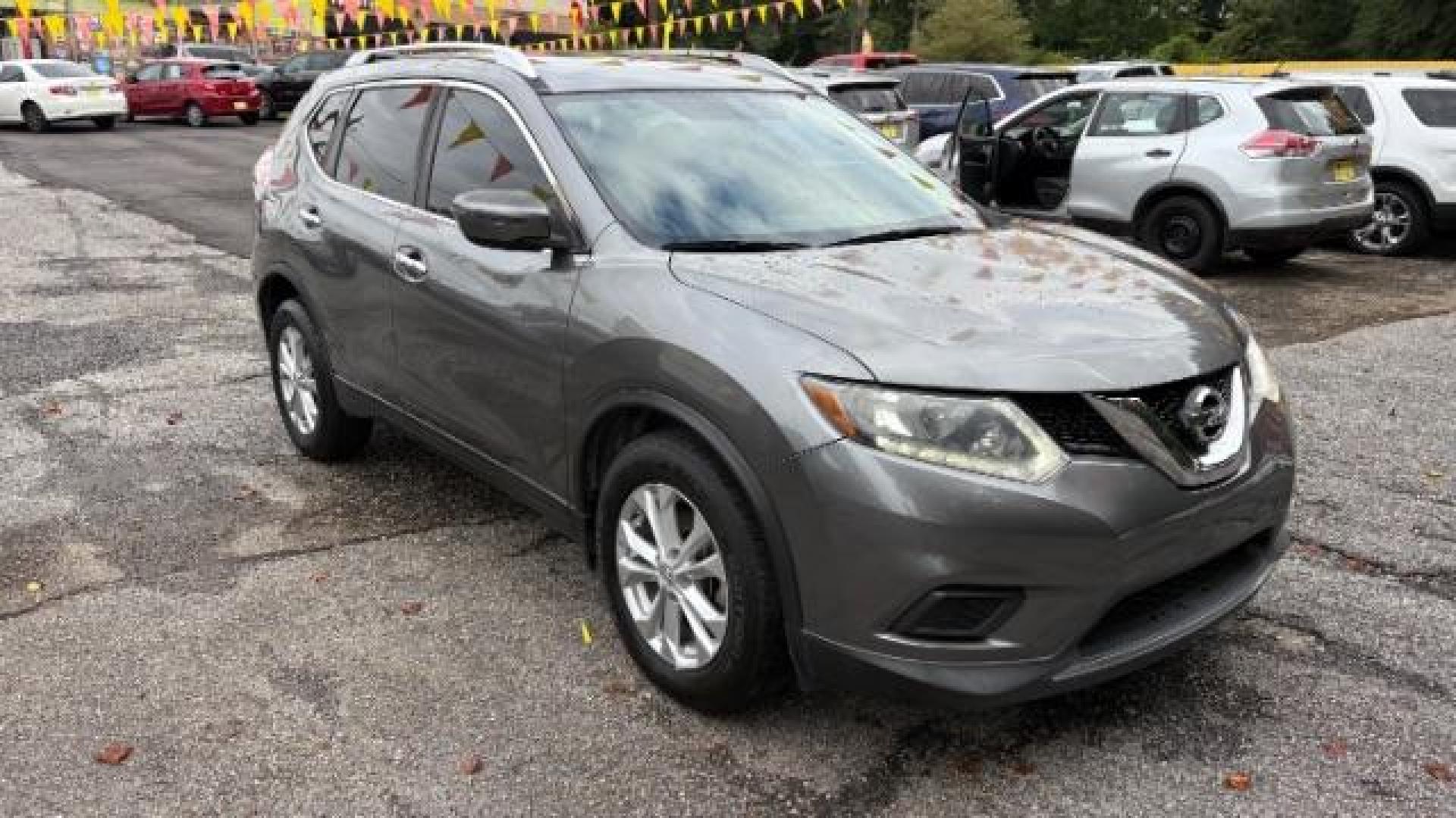 2016 Gray Nissan Rogue SV (KNMAT2MT9GP) with an 2.5L I-4 DOHC engine, located at 1806 Veterans Memorial Hwy SW, Austell, GA, 30168, (770) 944-9558, 33.817959, -84.606987 - Photo#4