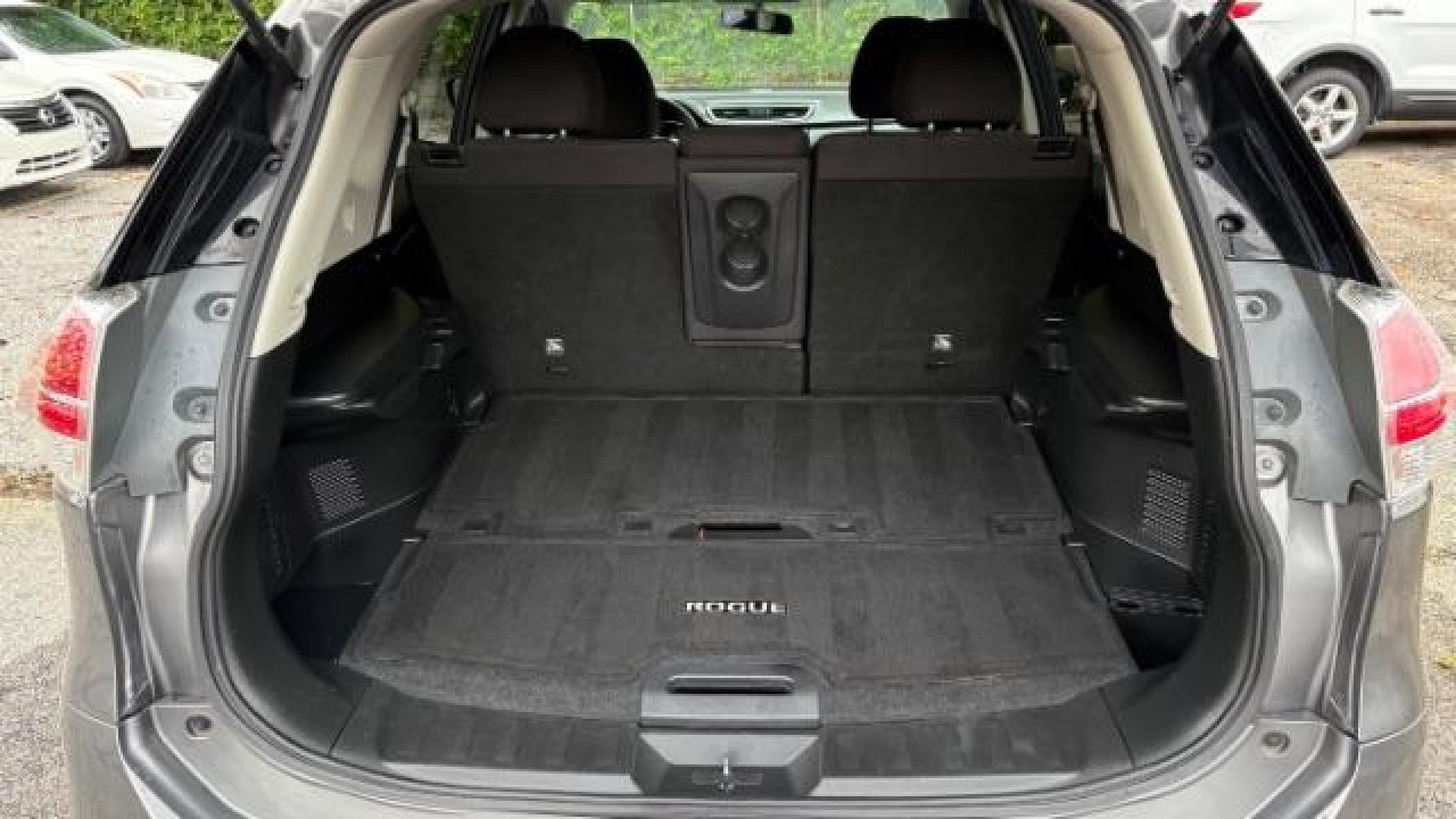 2016 Gray Nissan Rogue SV (KNMAT2MT9GP) with an 2.5L I-4 DOHC engine, located at 1806 Veterans Memorial Hwy SW, Austell, GA, 30168, (770) 944-9558, 33.817959, -84.606987 - Photo#7