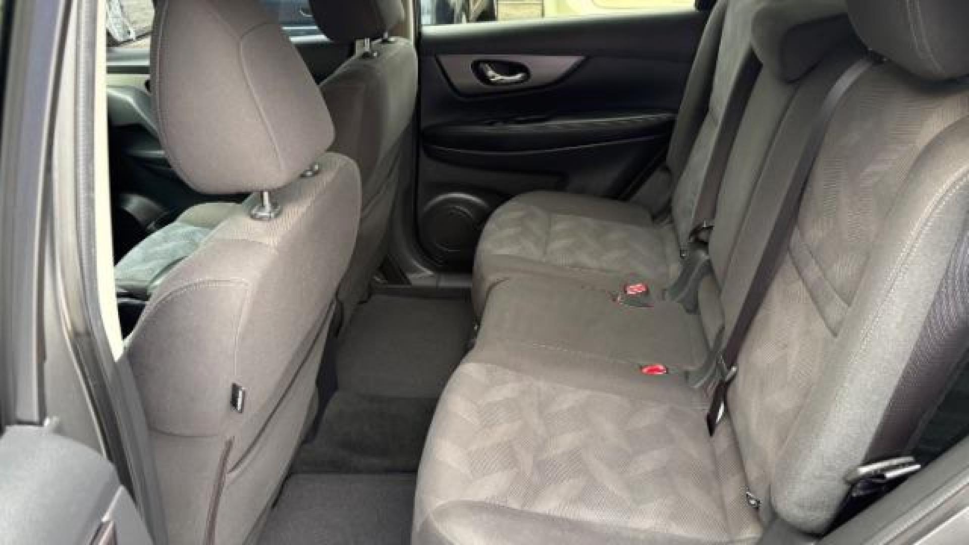 2016 Gray Nissan Rogue SV (KNMAT2MT9GP) with an 2.5L I-4 DOHC engine, located at 1806 Veterans Memorial Hwy SW, Austell, GA, 30168, (770) 944-9558, 33.817959, -84.606987 - Photo#8