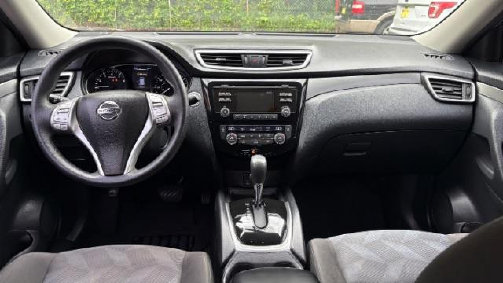 2016 Gray Nissan Rogue SV (KNMAT2MT9GP) with an 2.5L I-4 DOHC engine, located at 1806 Veterans Memorial Hwy SW, Austell, GA, 30168, (770) 944-9558, 33.817959, -84.606987 - Photo#9