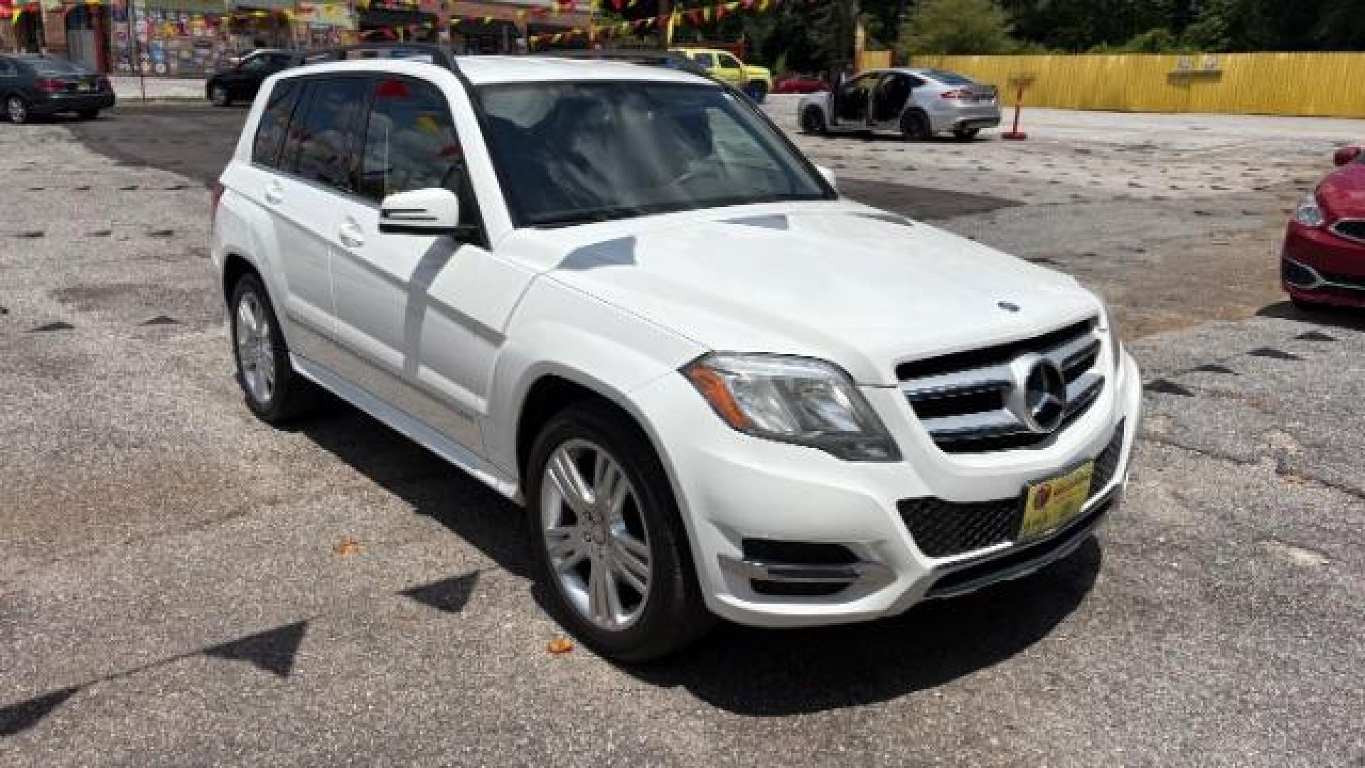 2013 White Mercedes-Benz GLK 350 4MATIC (WDCGG8JB4DG) with an 3.5L V-6 gasoline direct injection engine, located at 1806 Veterans Memorial Hwy SW, Austell, GA, 30168, (770) 944-9558, 33.817959, -84.606987 - Photo#2