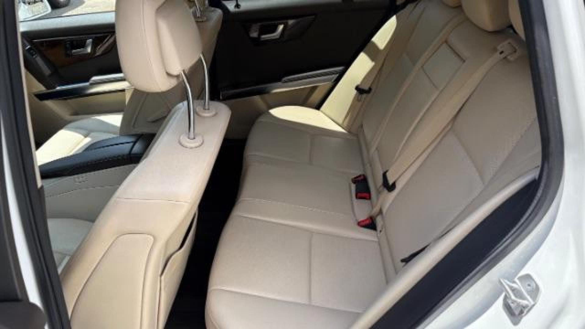 2013 White Mercedes-Benz GLK 350 4MATIC (WDCGG8JB4DG) with an 3.5L V-6 gasoline direct injection engine, located at 1806 Veterans Memorial Hwy SW, Austell, GA, 30168, (770) 944-9558, 33.817959, -84.606987 - Photo#6