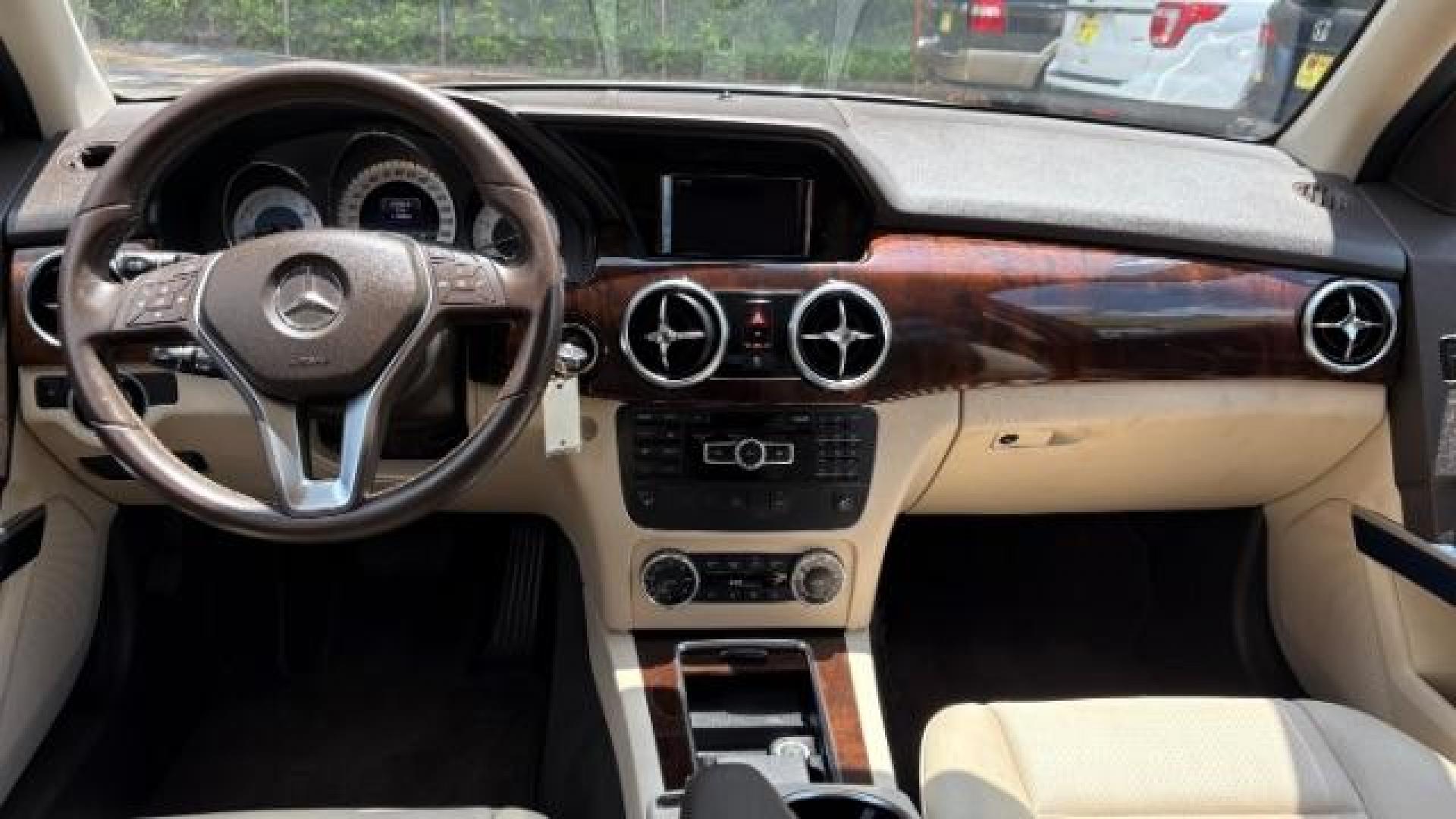 2013 White Mercedes-Benz GLK 350 4MATIC (WDCGG8JB4DG) with an 3.5L V-6 gasoline direct injection engine, located at 1806 Veterans Memorial Hwy SW, Austell, GA, 30168, (770) 944-9558, 33.817959, -84.606987 - Photo#7