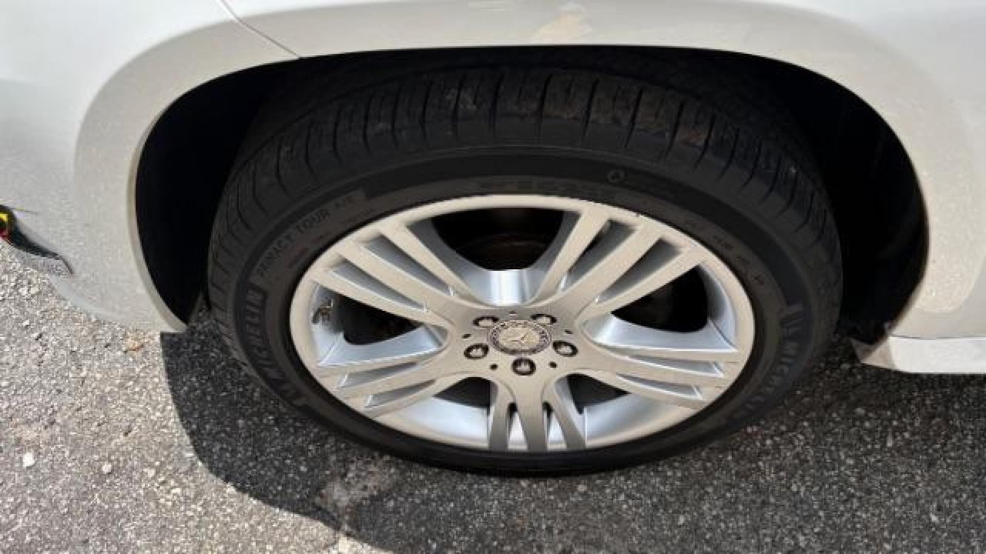 2013 White Mercedes-Benz GLK 350 4MATIC (WDCGG8JB4DG) with an 3.5L V-6 gasoline direct injection engine, located at 1806 Veterans Memorial Hwy SW, Austell, GA, 30168, (770) 944-9558, 33.817959, -84.606987 - Photo#13