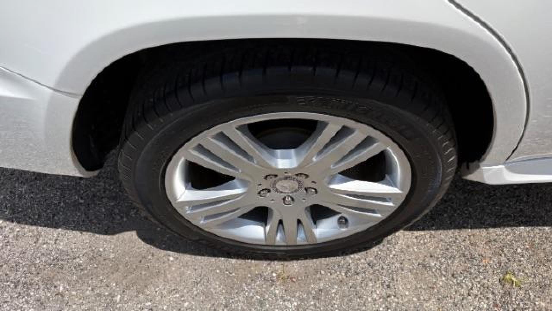 2013 White Mercedes-Benz GLK 350 4MATIC (WDCGG8JB4DG) with an 3.5L V-6 gasoline direct injection engine, located at 1806 Veterans Memorial Hwy SW, Austell, GA, 30168, (770) 944-9558, 33.817959, -84.606987 - Photo#15
