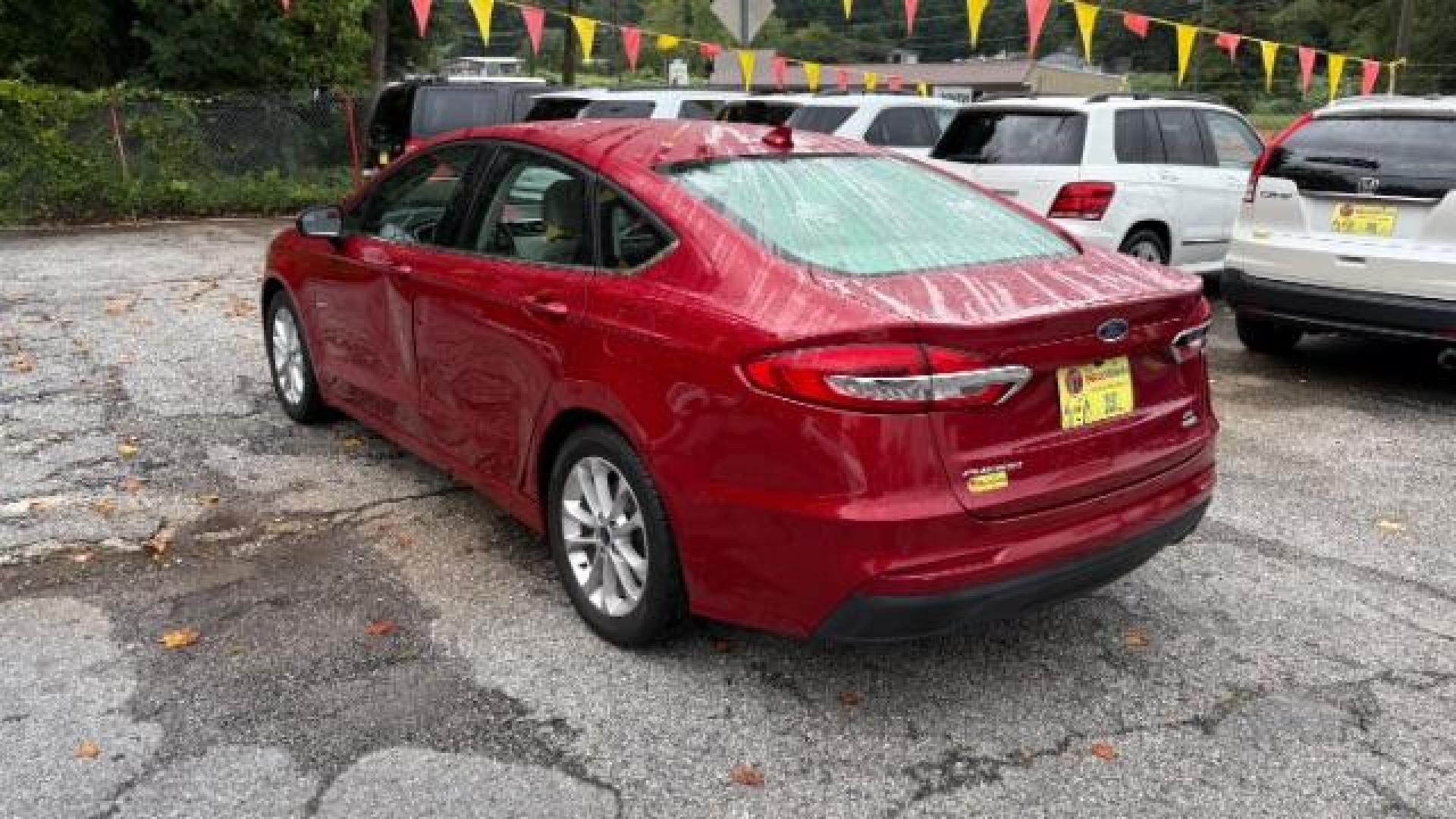 2020 RED Ford Fusion SE (3FA6P0HD3LR) , located at 1806 Veterans Memorial Hwy SW, Austell, GA, 30168, (770) 944-9558, 33.817959, -84.606987 - Photo#3