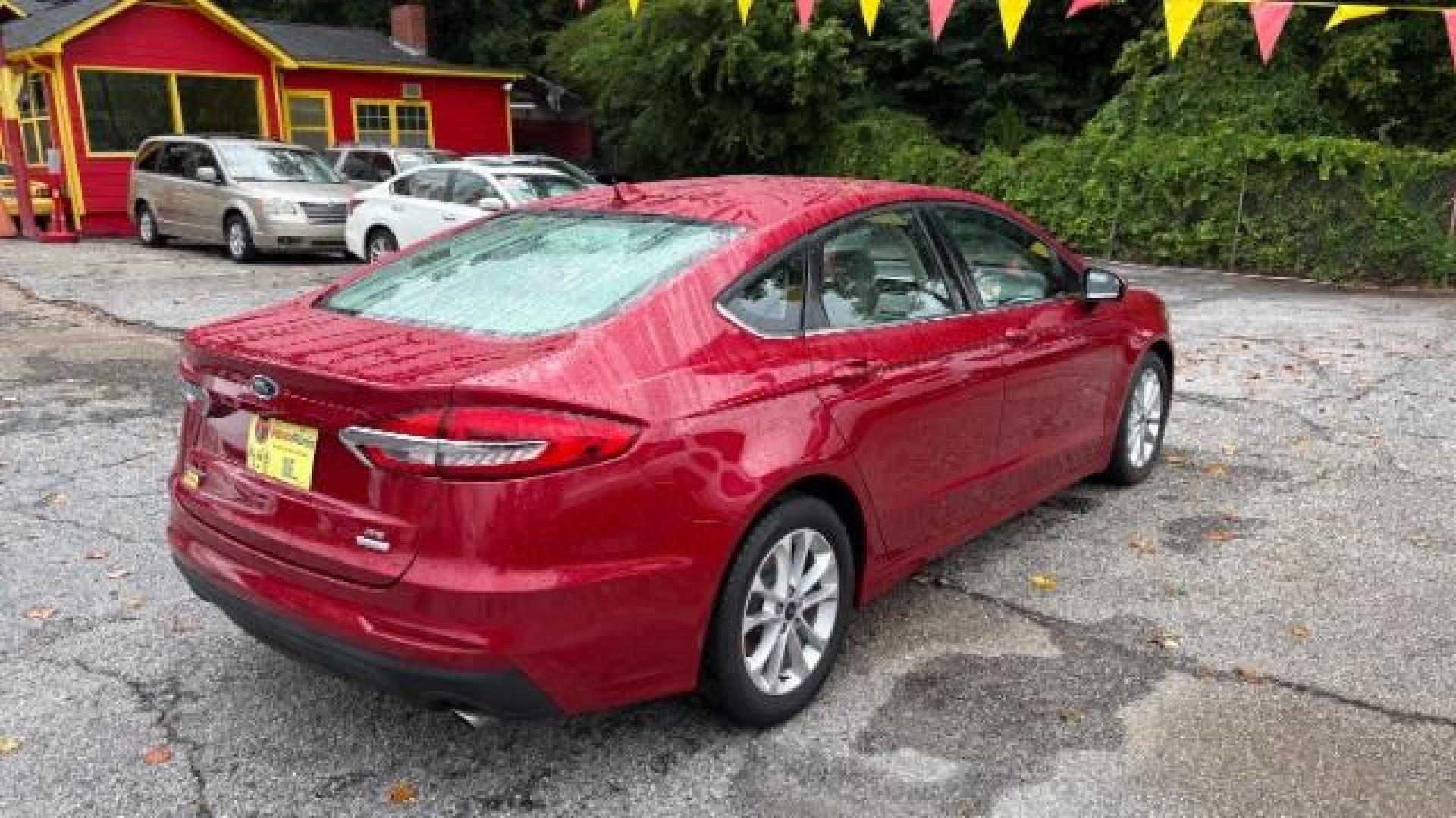 2020 RED Ford Fusion SE (3FA6P0HD3LR) , located at 1806 Veterans Memorial Hwy SW, Austell, GA, 30168, (770) 944-9558, 33.817959, -84.606987 - Photo#5