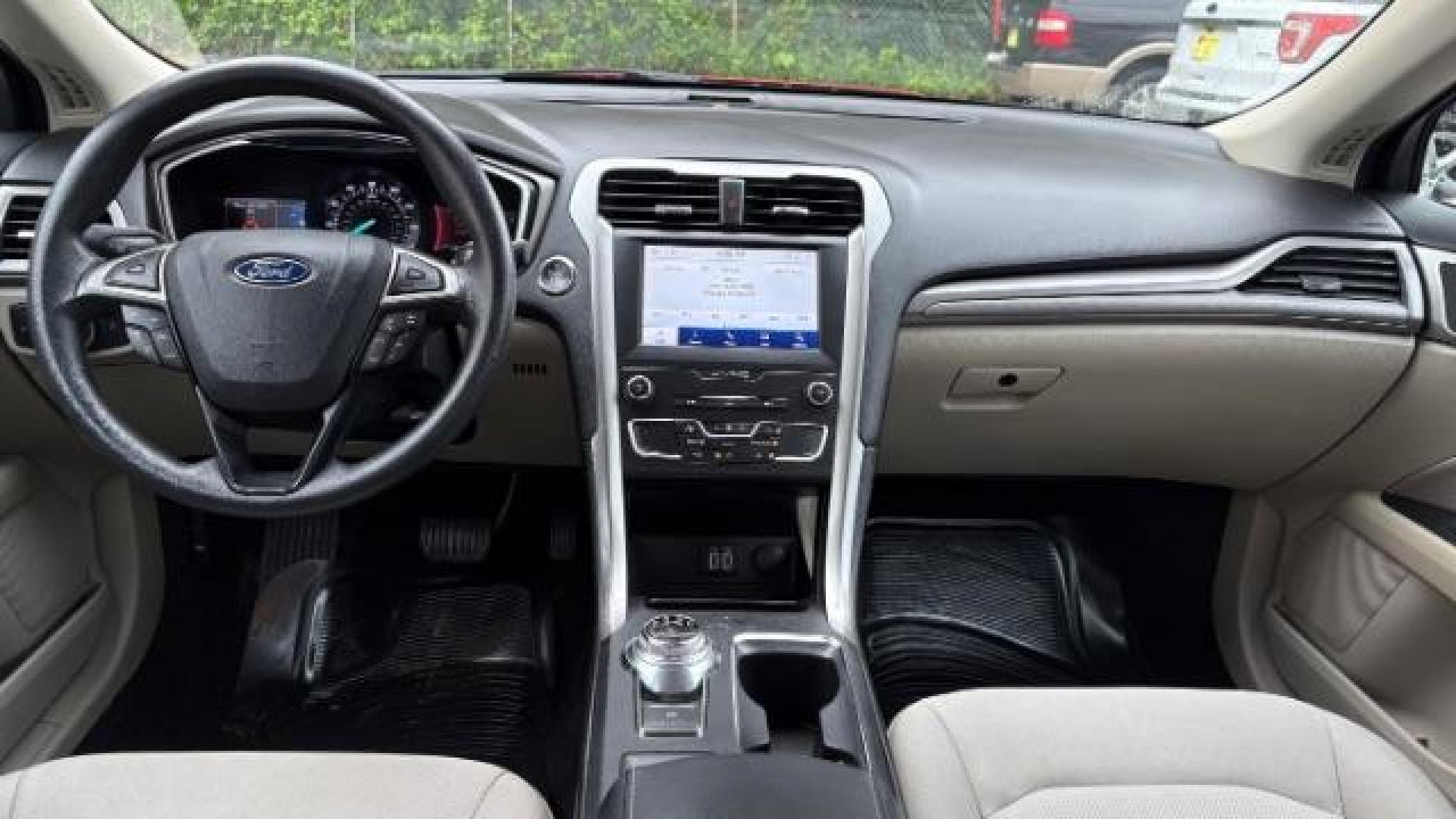 2020 RED Ford Fusion SE (3FA6P0HD3LR) , located at 1806 Veterans Memorial Hwy SW, Austell, GA, 30168, (770) 944-9558, 33.817959, -84.606987 - Photo#7