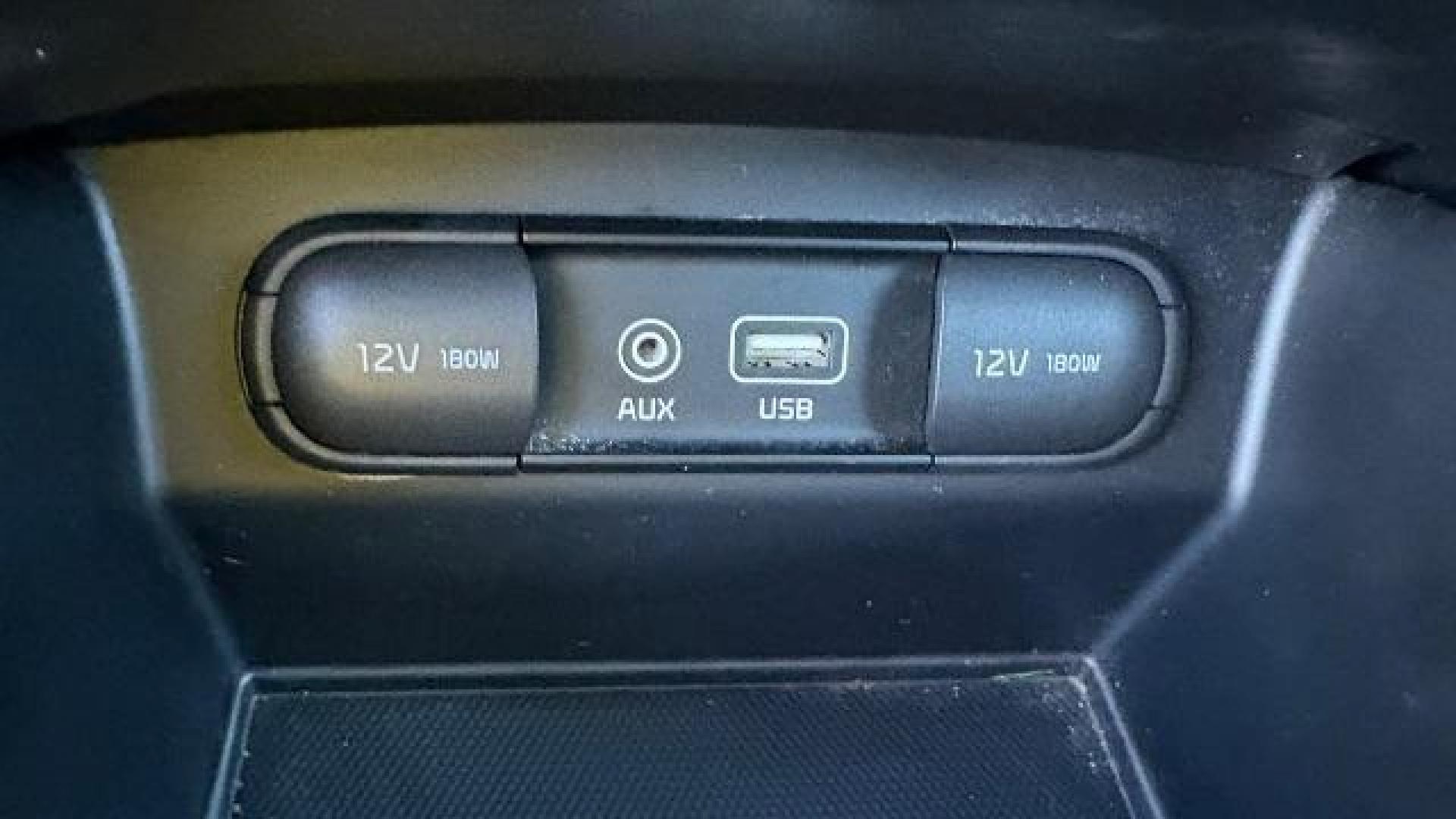 2019 Gray Kia Sorento 2.4L L (5XYPG4A37KG) with an 2.4L I-4 gasoline direct injection engine, located at 1806 Veterans Memorial Hwy SW, Austell, GA, 30168, (770) 944-9558, 33.817959, -84.606987 - Photo#11