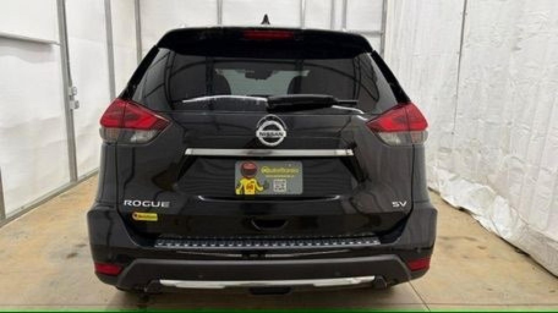 2019 Black Nissan Rogue SV (JN8AT2MT0KW) with an 2.5L I-4 DOHC engine, located at 1806 Veterans Memorial Hwy SW, Austell, GA, 30168, (770) 944-9558, 33.817959, -84.606987 - Photo#4
