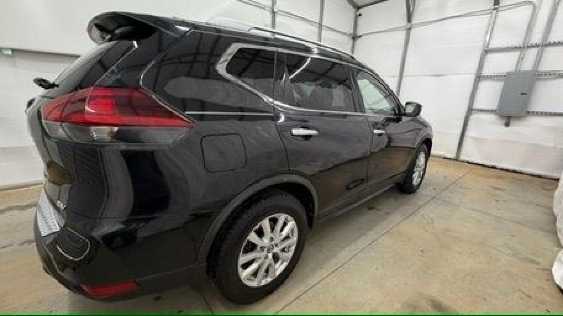 2019 Black Nissan Rogue SV (JN8AT2MT0KW) with an 2.5L I-4 DOHC engine, located at 1806 Veterans Memorial Hwy SW, Austell, GA, 30168, (770) 944-9558, 33.817959, -84.606987 - Photo#6