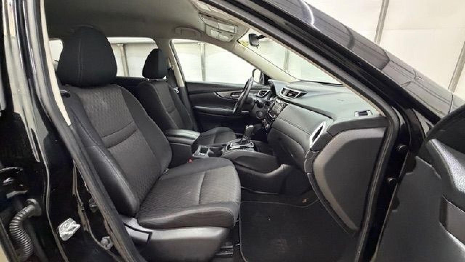 2019 Black Nissan Rogue SV (JN8AT2MT0KW) with an 2.5L I-4 DOHC engine, located at 1806 Veterans Memorial Hwy SW, Austell, GA, 30168, (770) 944-9558, 33.817959, -84.606987 - Photo#18