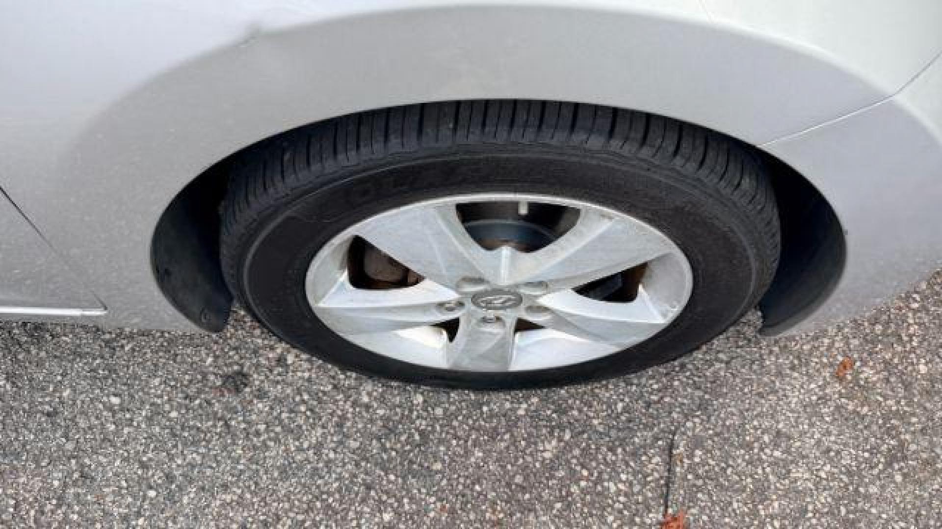 2011 Silver Hyundai Elantra GLS (Ulsan Plant) (KMHDH4AE2BU) with an 1.8L I-4 DOHC engine, located at 1806 Veterans Memorial Hwy SW, Austell, GA, 30168, (770) 944-9558, 33.817959, -84.606987 - Photo#13