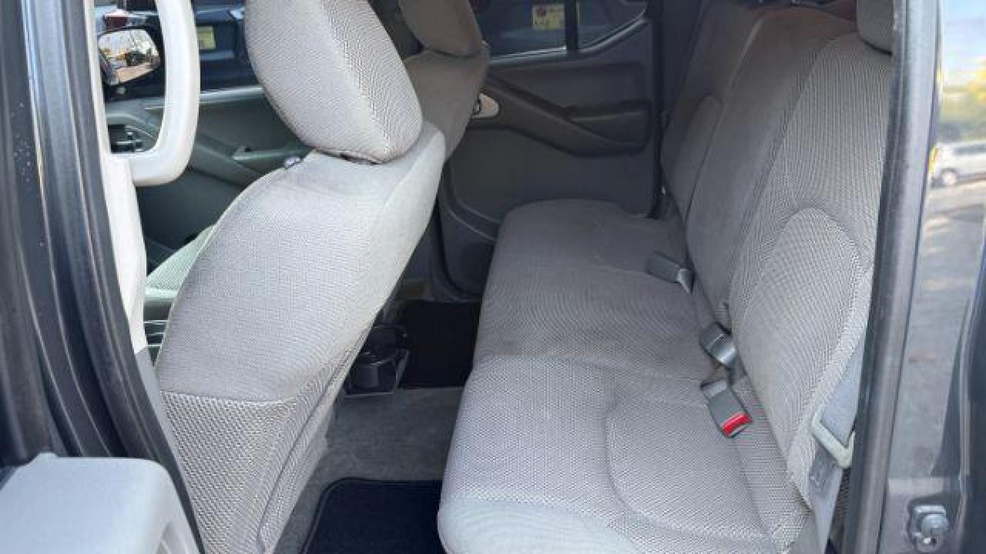 2013 Gray Nissan Frontier SV (1N6AD0ERXDN) with an VQ 4L V-6 DOHC engine, located at 1806 Veterans Memorial Hwy SW, Austell, GA, 30168, (770) 944-9558, 33.817959, -84.606987 - Photo#9